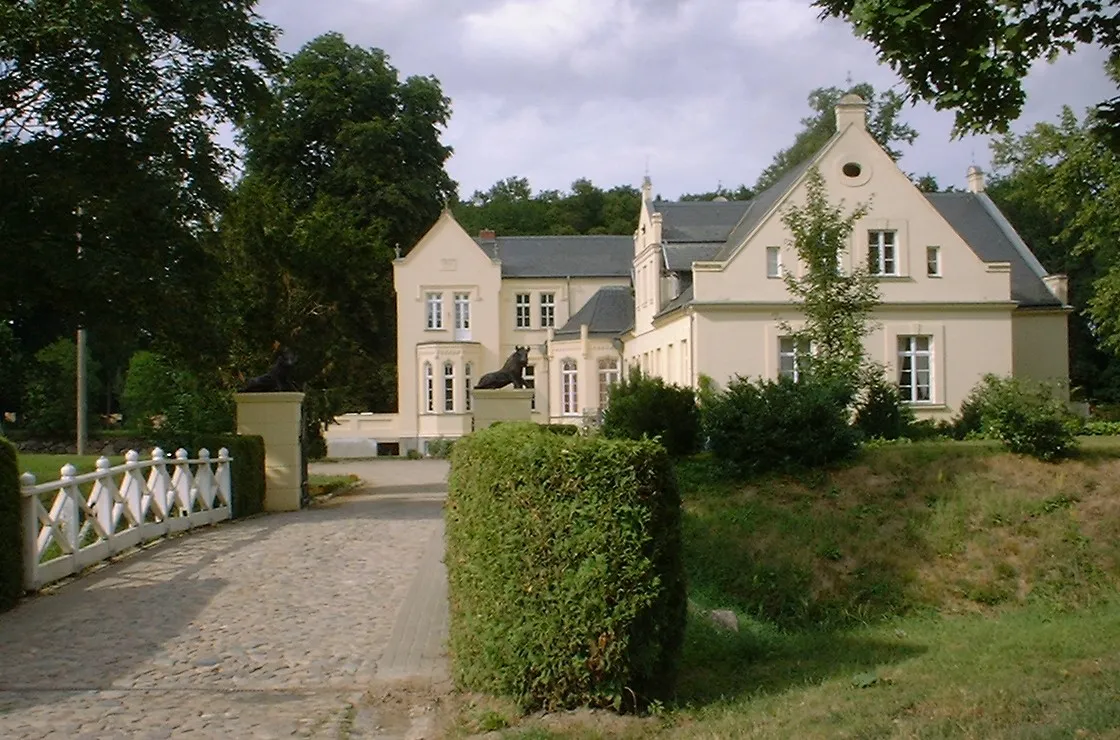 Photo showing: Dalwitz manor in Walkendorf in Mecklenburg-Western Pomerania, Germany