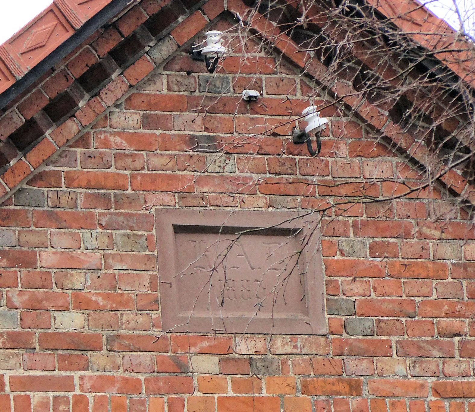 Photo showing: Inscription of Klosteramt Dobbertin at a gable in Jellen, district Parchim, Mecklenburg-Vorpommern, Germany