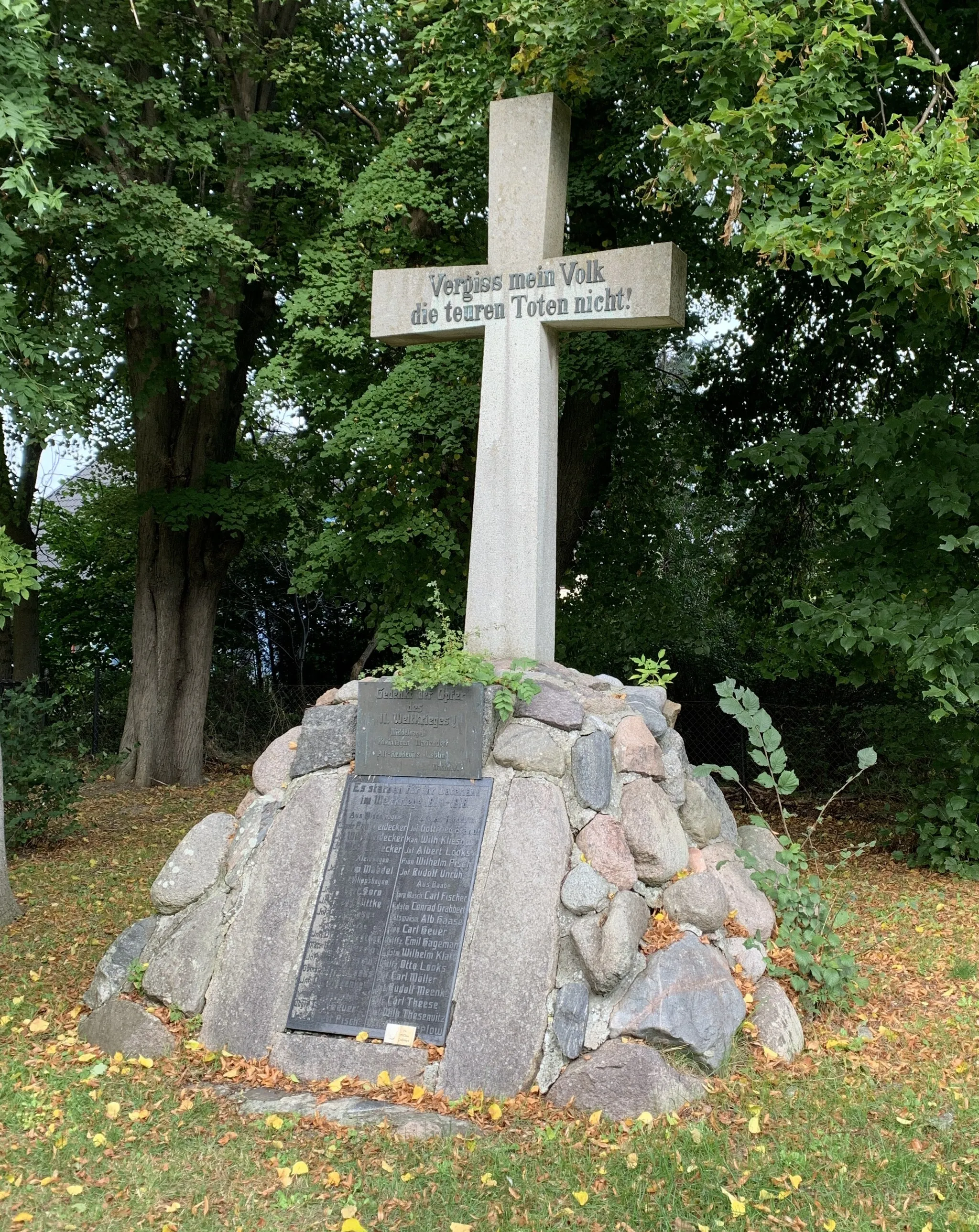 Photo showing: Kriegerdenkmal in Middelhagen, ein Baudenkmal in Mönchgut (Gemeinde)