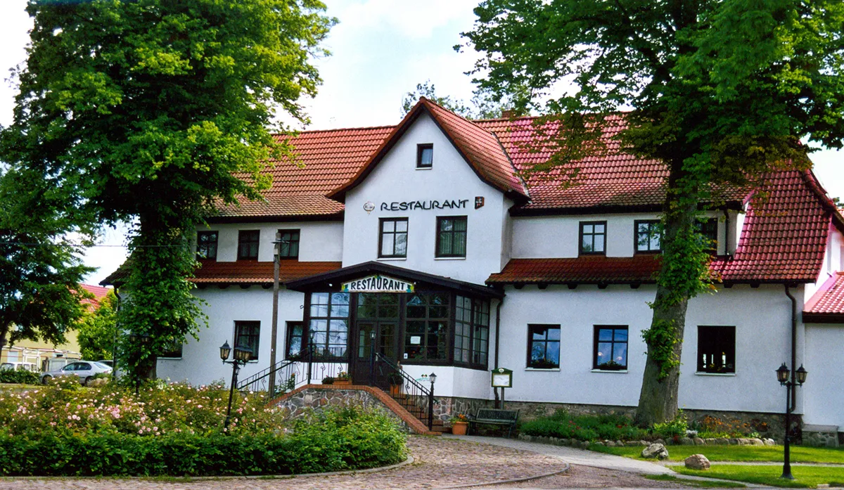 Photo showing: Das Gutshaus mit Restaurant und Gästezimmern heute
