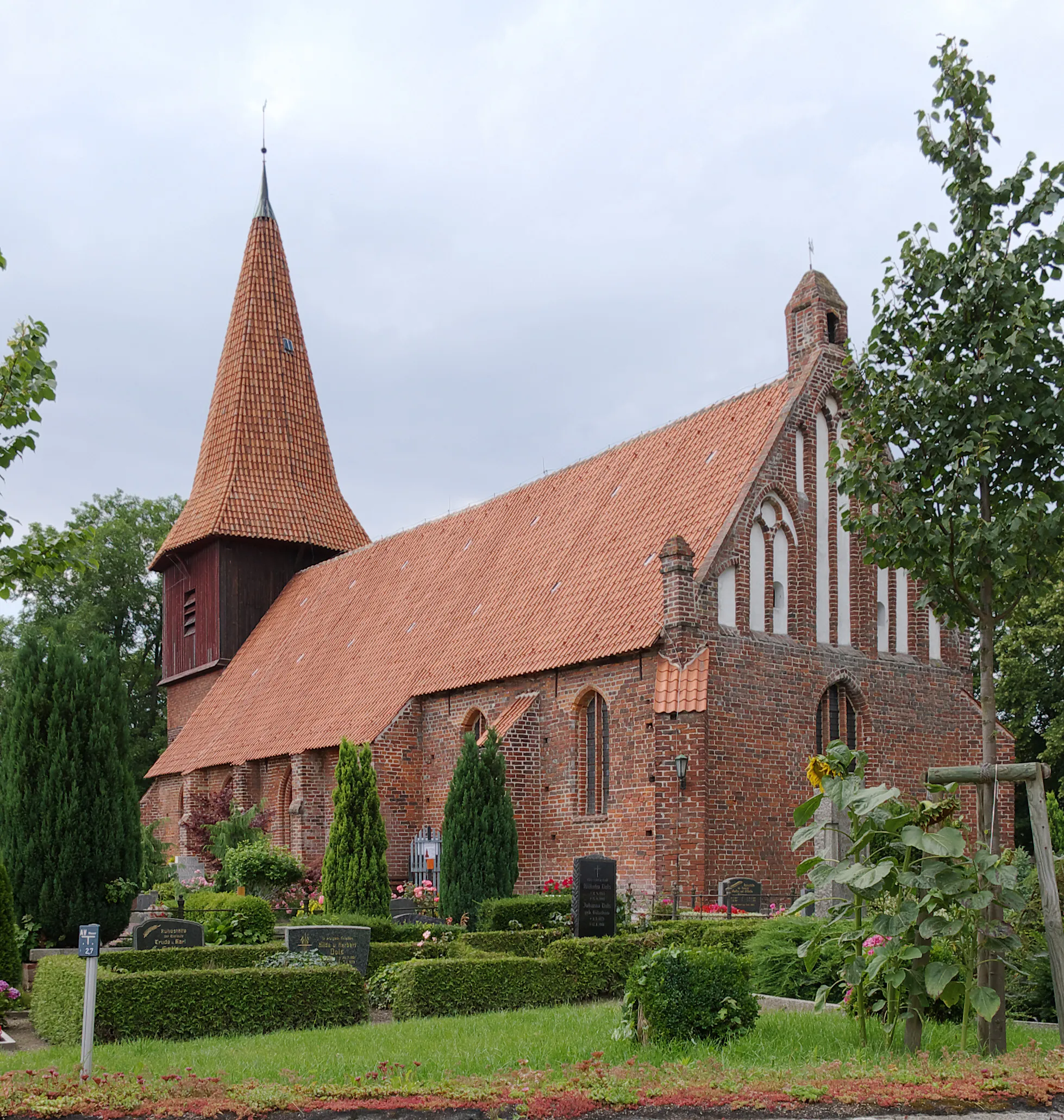 Photo showing: St. Nikolai church, Altefähr (a municipality in the Vorpommern-Rügen district, in Mecklenburg-Vorpommern, Germany)