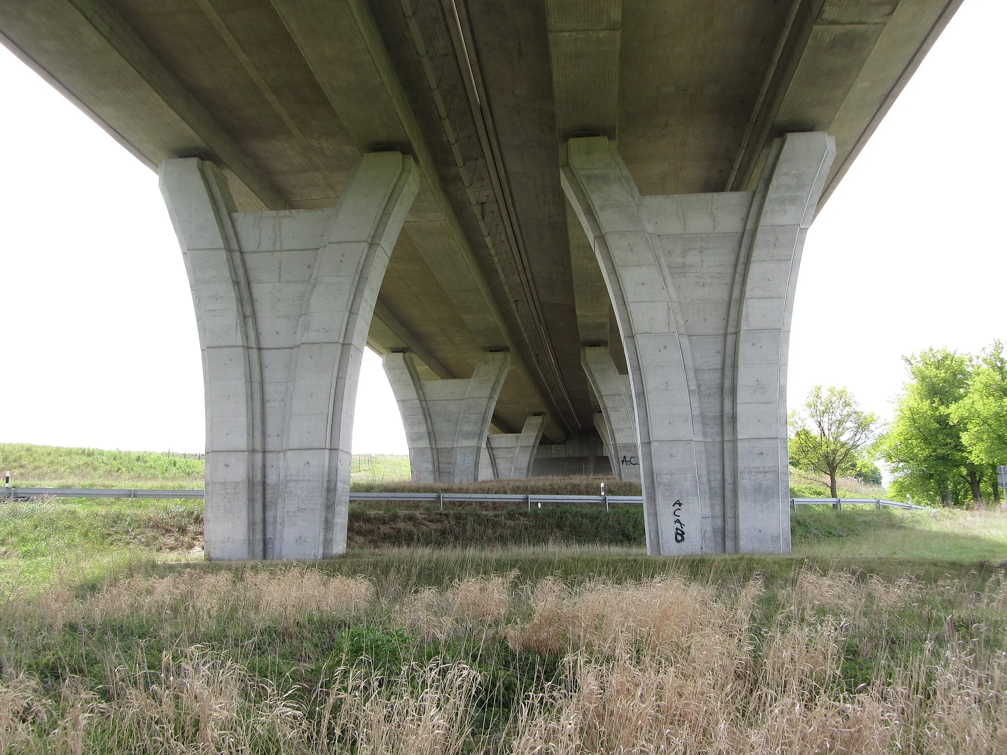 Photo showing: Bridge of the Autobahn 14 over the Mühlenbach valley near Dämelow, district Ludwigslust-Parchim, Mecklenburg-Vorpommern, Germany