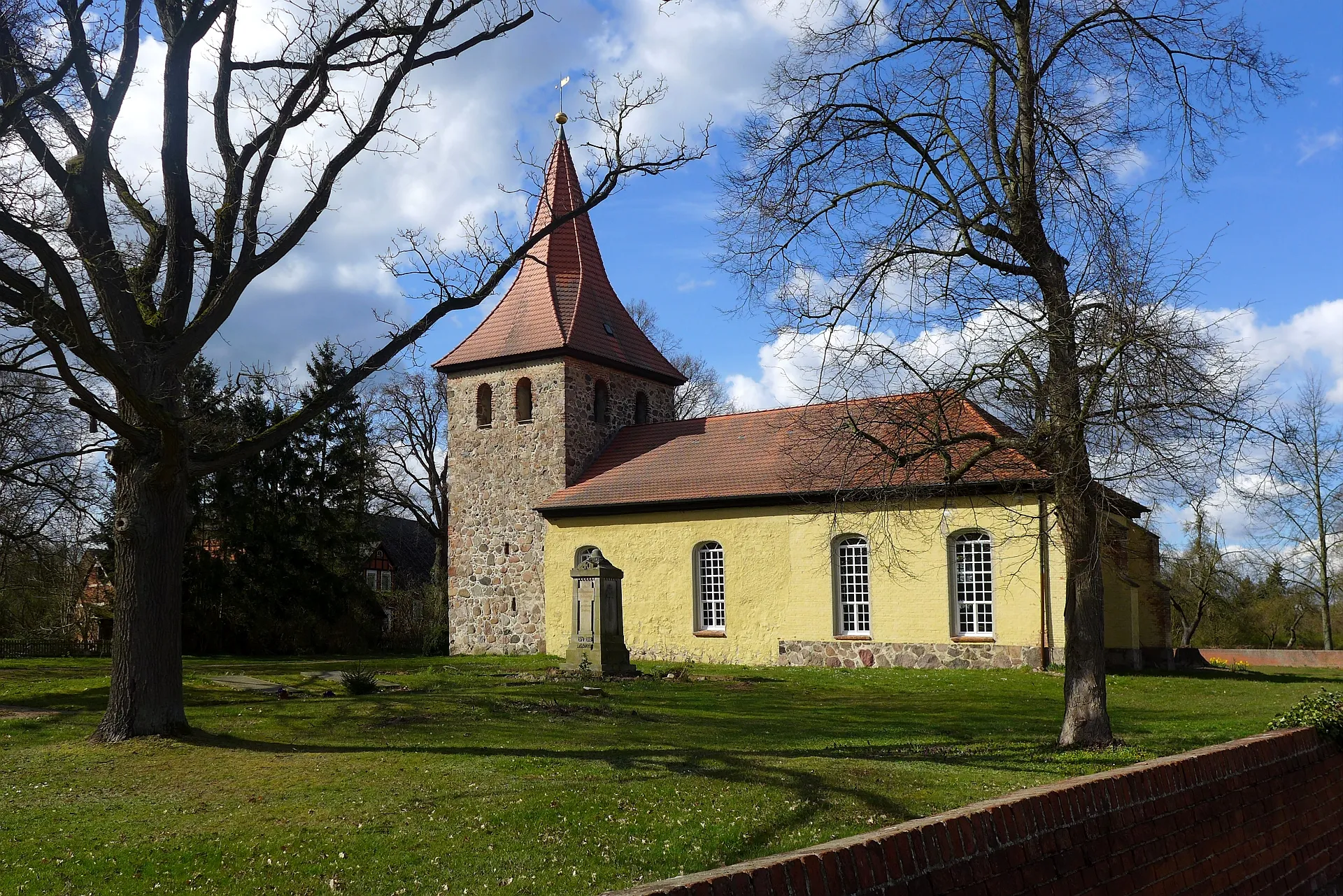 Photo showing: In der Evang.-Luth. St.-Michaelis-Kirche erklingt eine Furtwängler Orgel. Alter der Kirche etwa 100 Jahre.