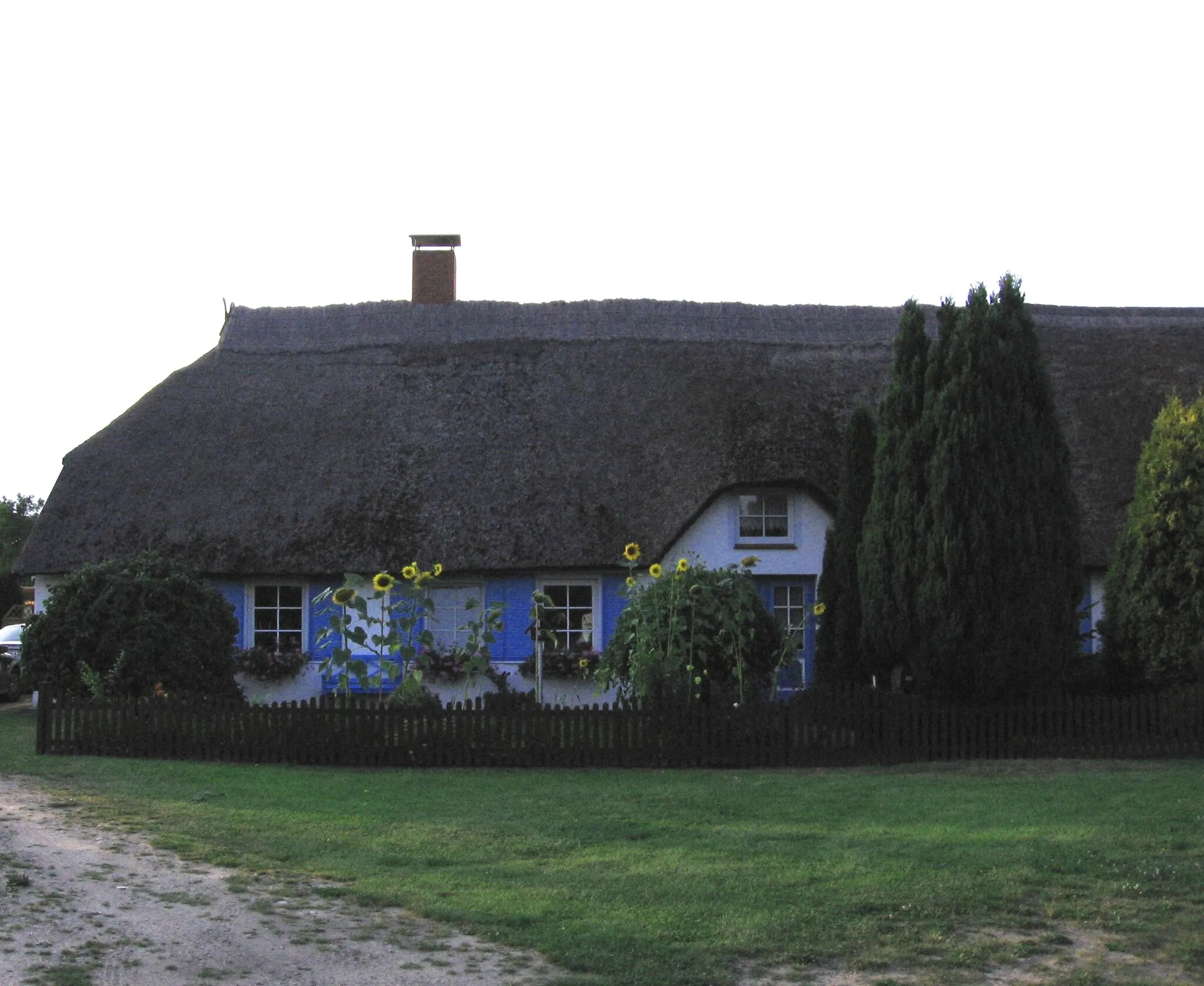 Photo showing: Cottage in the village Körkwitz, near Ribnitz-Damgarten (Germany)