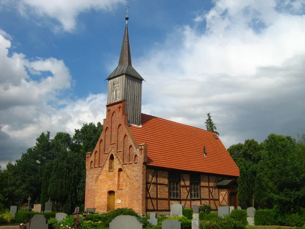 Photo showing: Die Kirche in Kuhlrade (Ortsteil der Stadt Marlow, Landkreis Vorpommern-Rügen, Mecklenburg-Vorpommern)