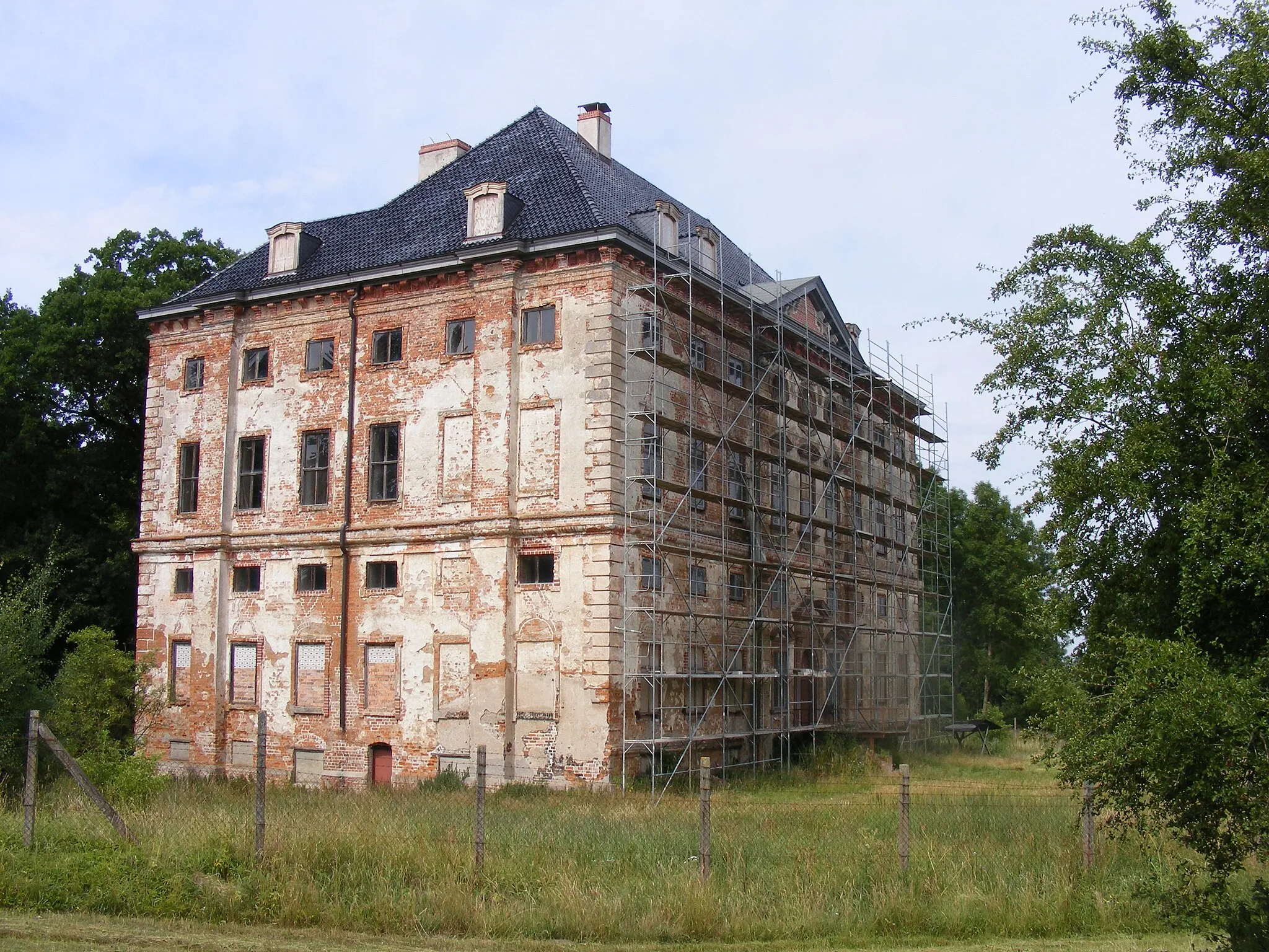 Photo showing: Rossewitz Castle, Mecklenburg. (July 2008)