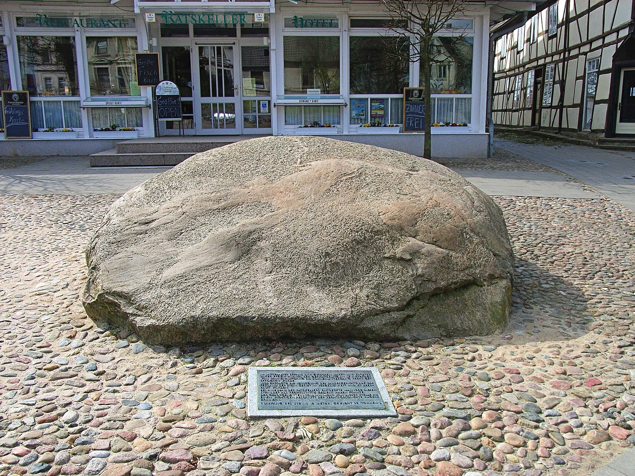 Photo showing: Glacial erratic in Bergen on island Rügen