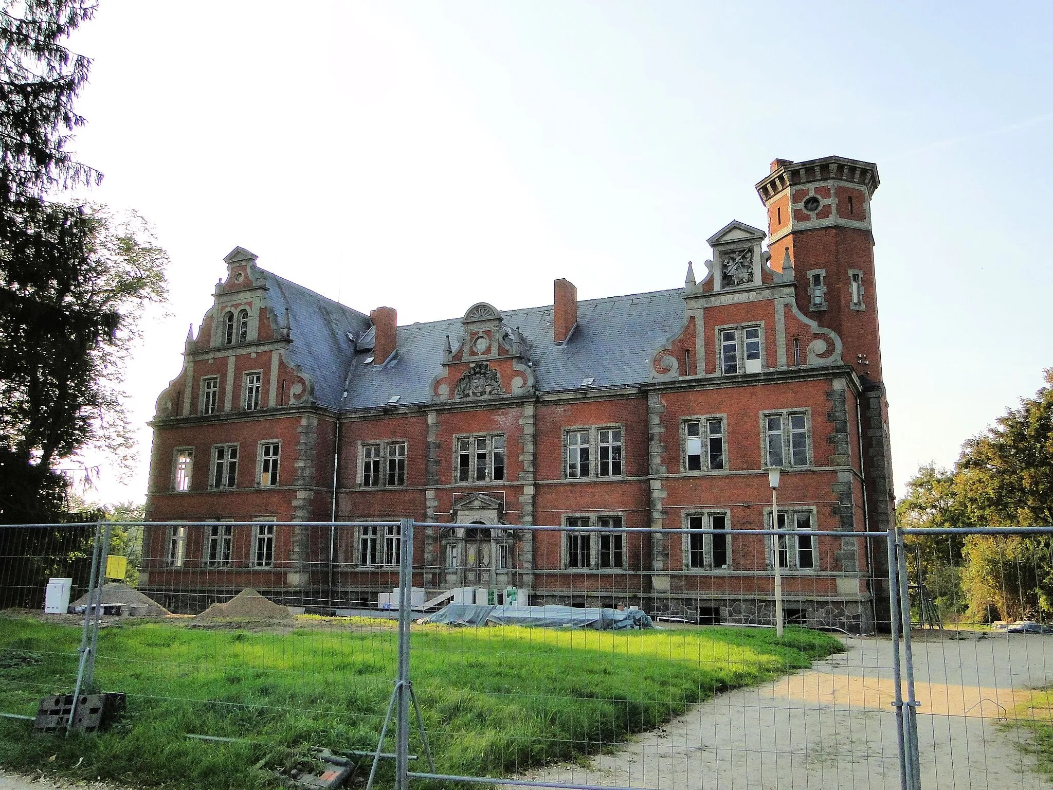 Photo showing: Manor house in Bernstorf, district Nordwestmecklenburg, Mecklenburg-Vorpommern, Germany