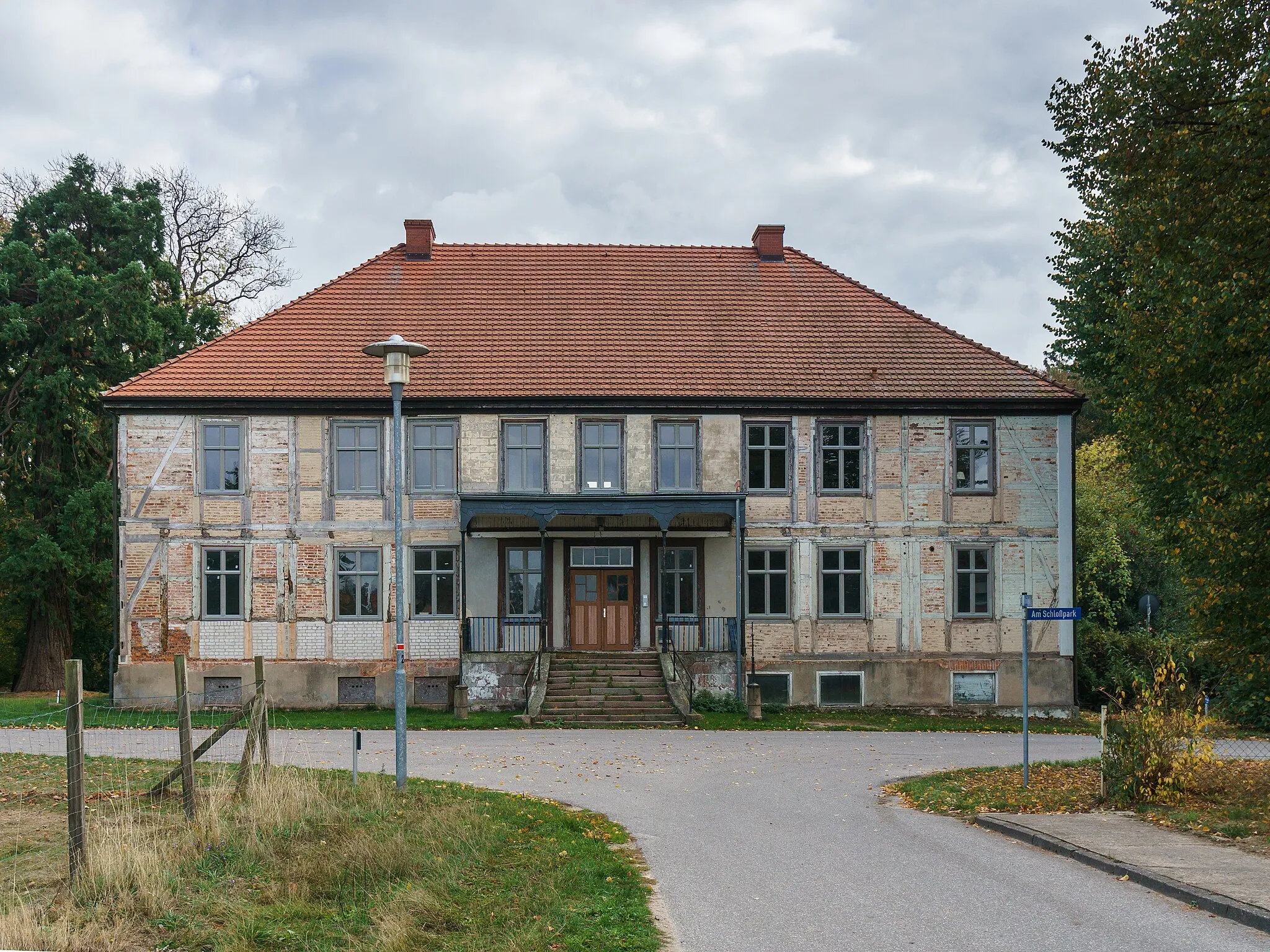 Photo showing: Schloss (Gutshaus), Am Schlosspark in Dersenow OT Dammereez