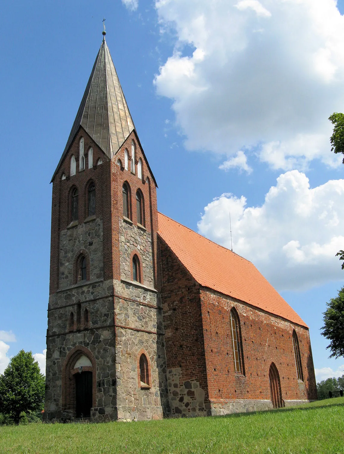 Photo showing: Church in Dobbin, disctrict Rostock, Mecklenburg-Vorpommern, Germany