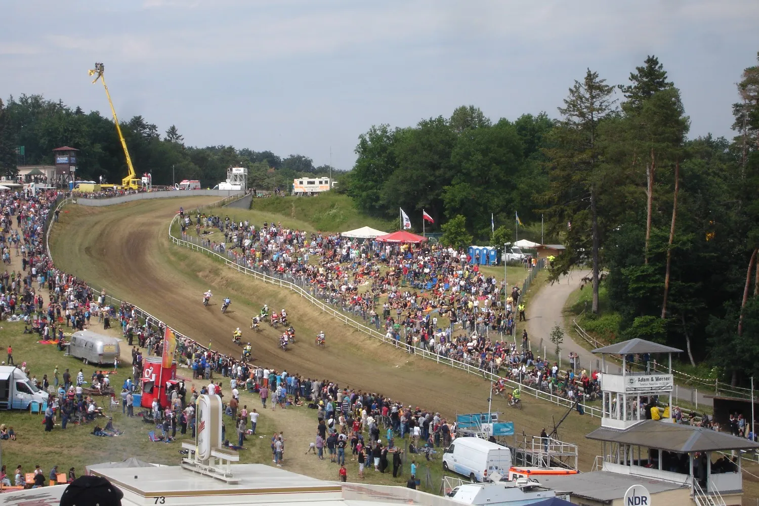 Photo showing: Der Starthang beim Bergring-Rennen 2011.