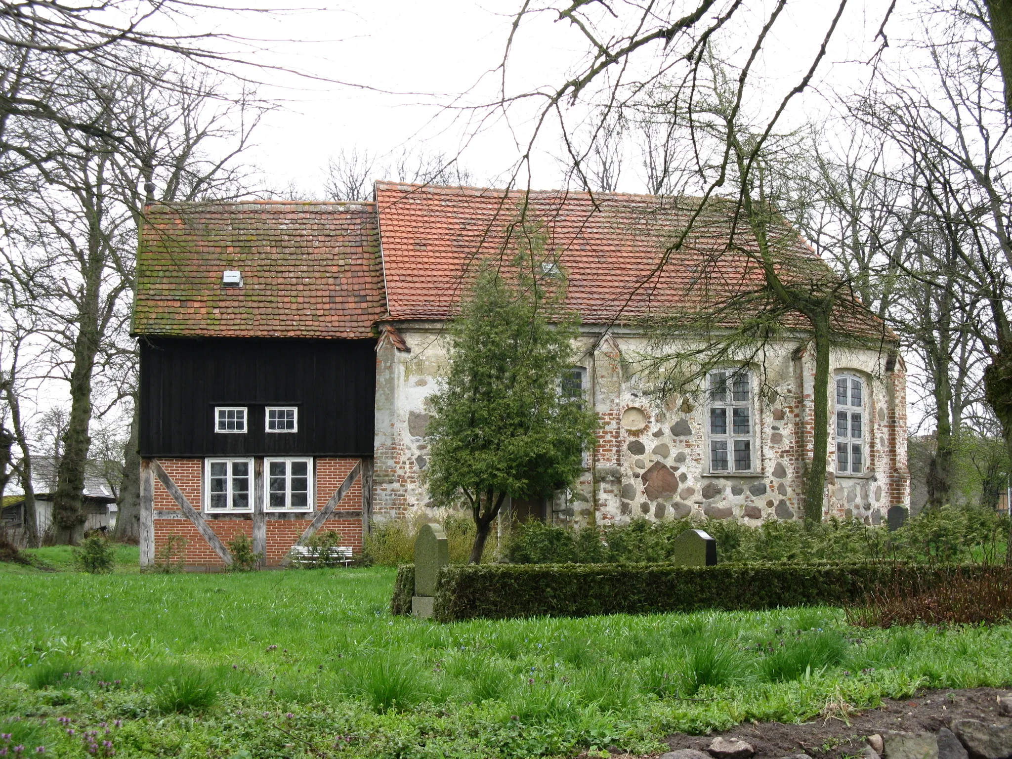 Photo showing: Church in Dütschow, district Ludwigslust-Parchim, Mecklenburg-Vorpommern, Germany