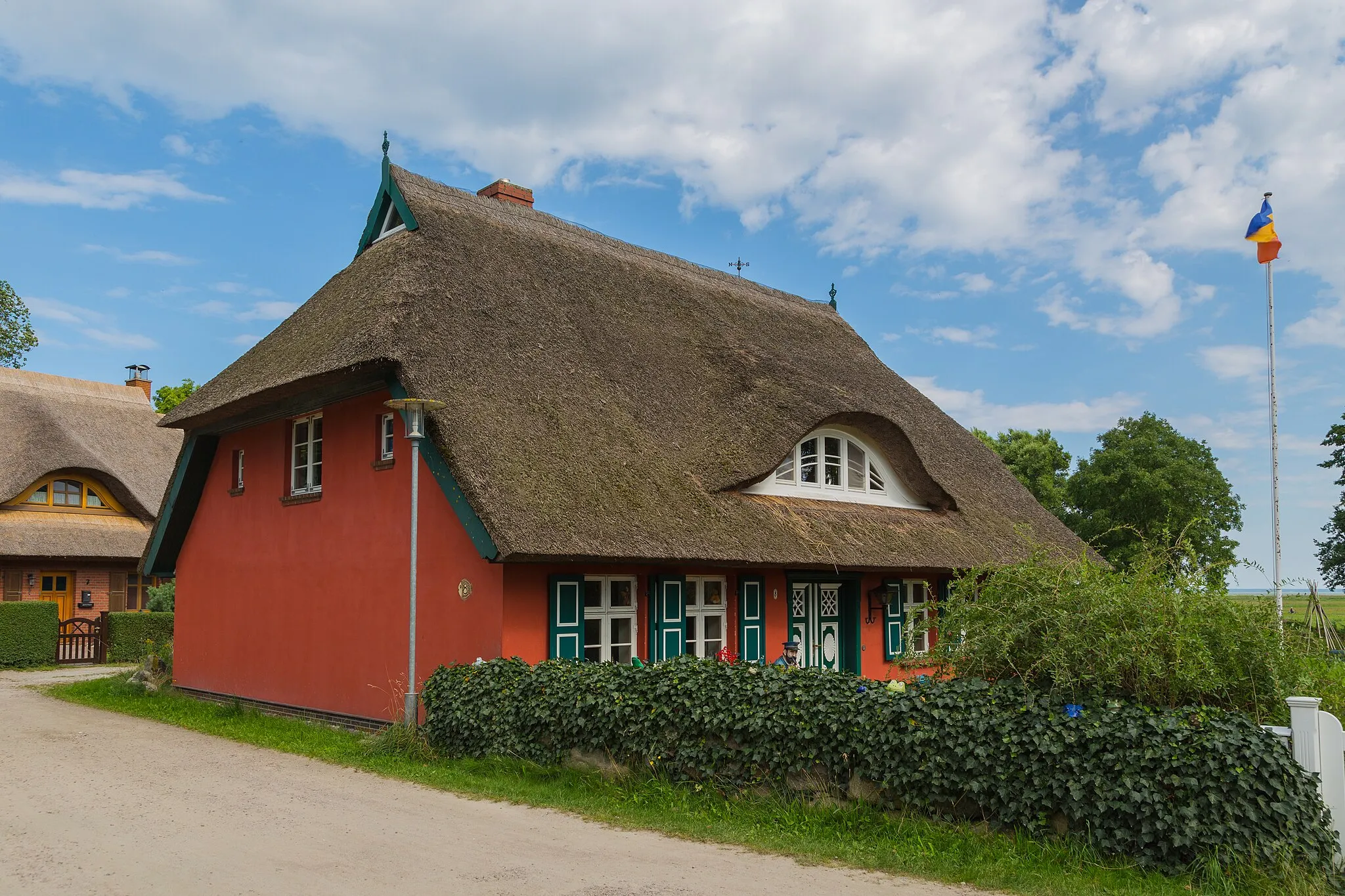 Photo showing: House 8 Bernhard Seitz Lane ( Bernhard-Seitz-Weg 8) in Ahrenshoop-Althagen, Landkreis Vorpommern-Rügen, Mecklenburg-Vorpommern, Germany.