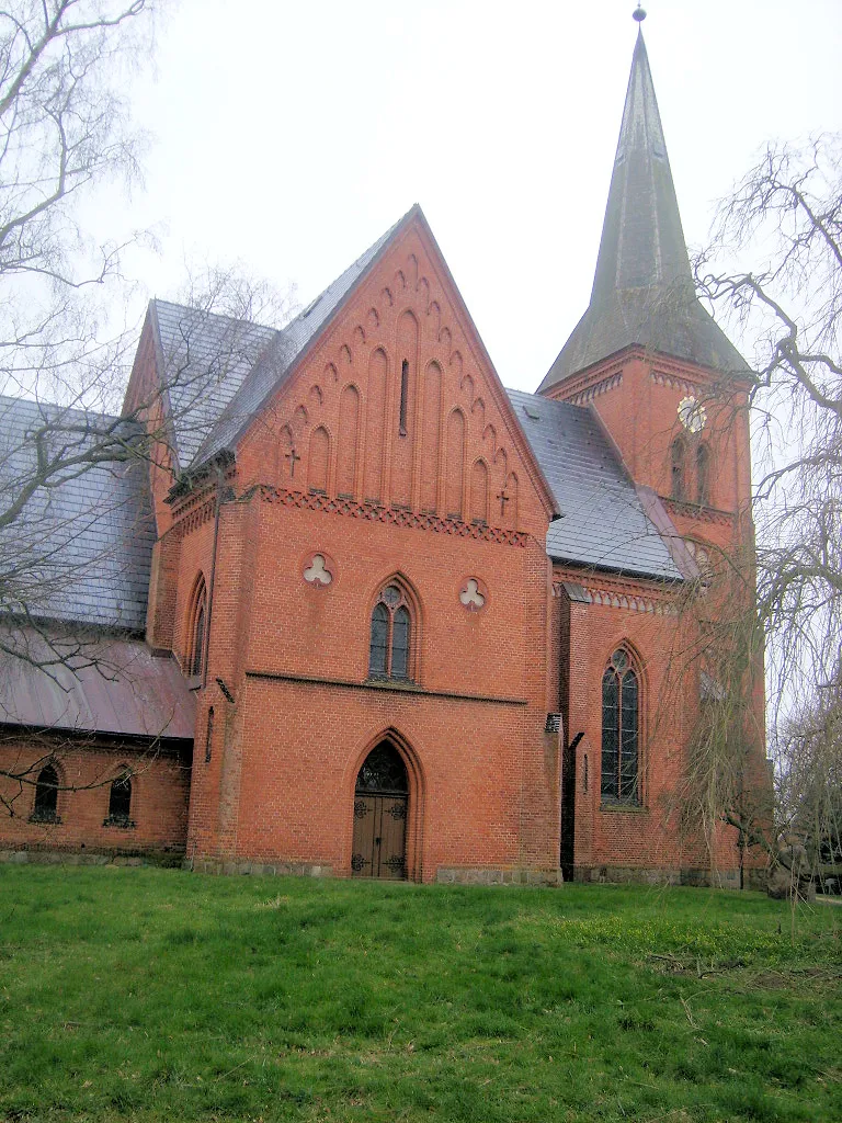 Photo showing: Neugotische Dorfkirche in Carlow im Landkreis Nordwestmecklenburg