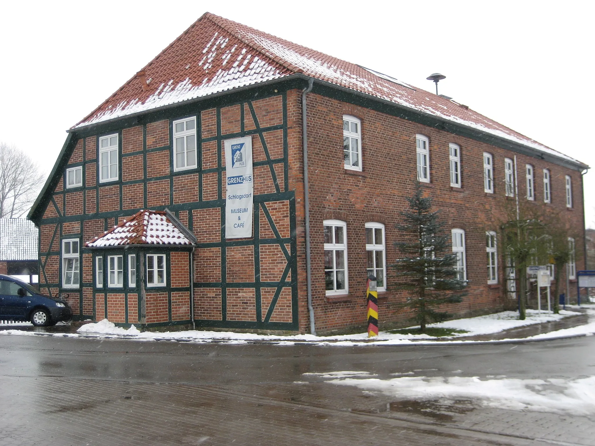 Photo showing: Grenzhus in Schlagsdorf, Grenzmuseum im ehemaligen Gutshaus