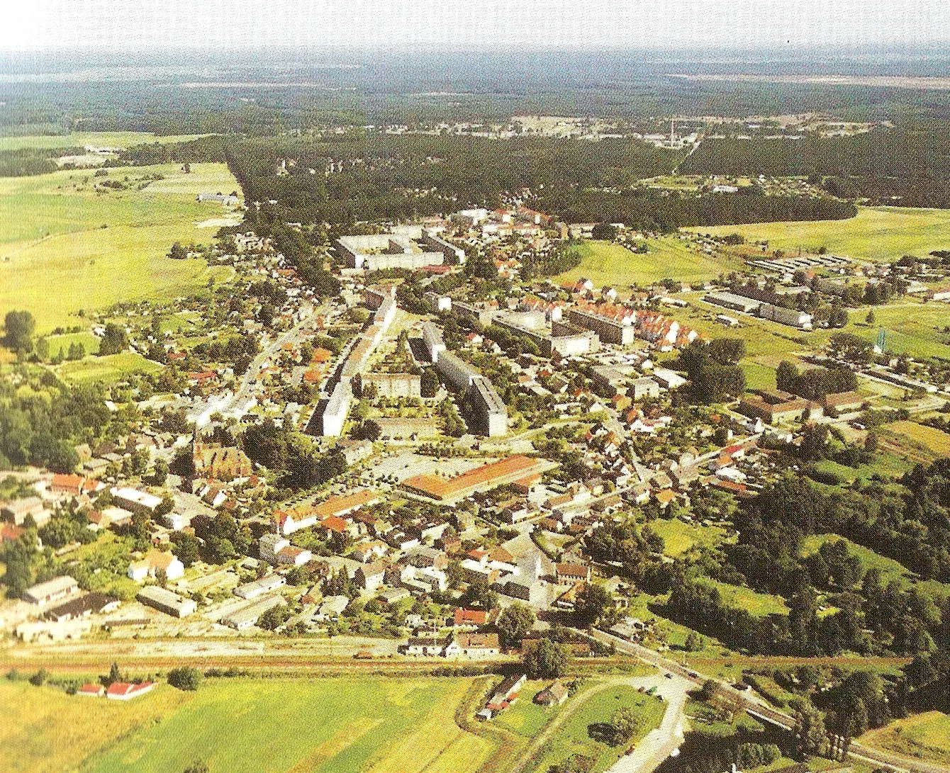 Photo showing: Eggesin aus der Luft 1997