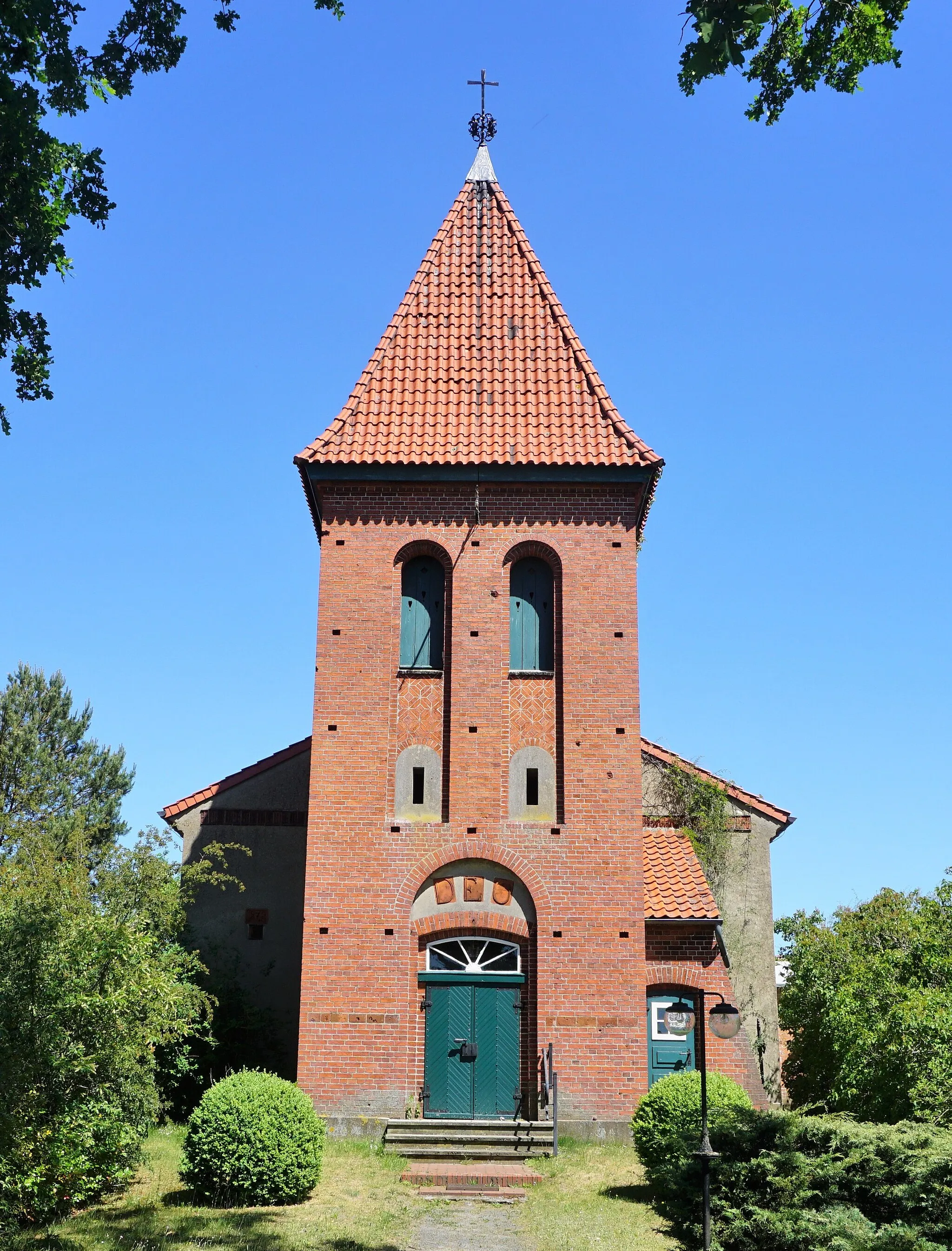 Photo showing: View of the church of Wehningen in Amt Neuhaus, district Lüneburg.