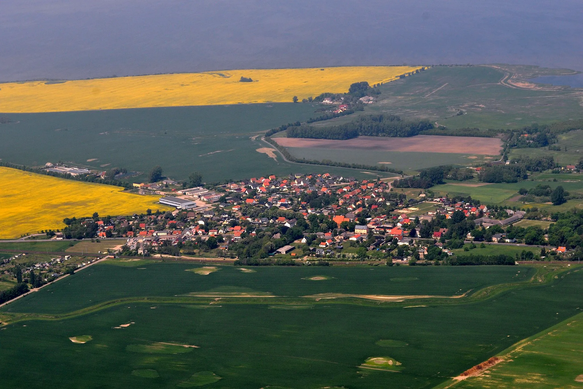 Photo showing: Die Bilder wurden von mir während eines einstündigen Rundflugs ab Flugplatz Güttin am 21. Mai 2011 aufgenommen. Die Bildbeschreibung steht im Dateinamen. Aufgenommen mit einer Nikon D5000 durch das Seitenfenster des Flugzeugs.