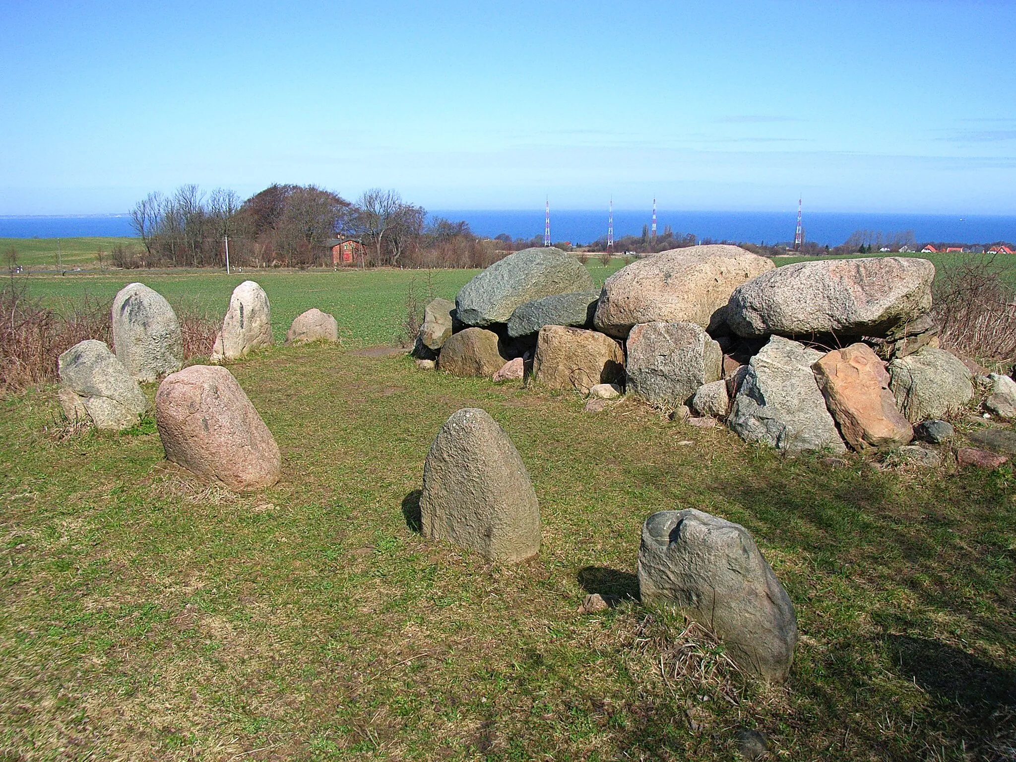 Photo showing: Megalithic tomb near Nipmerow (Lohme), Rügen island, Germany