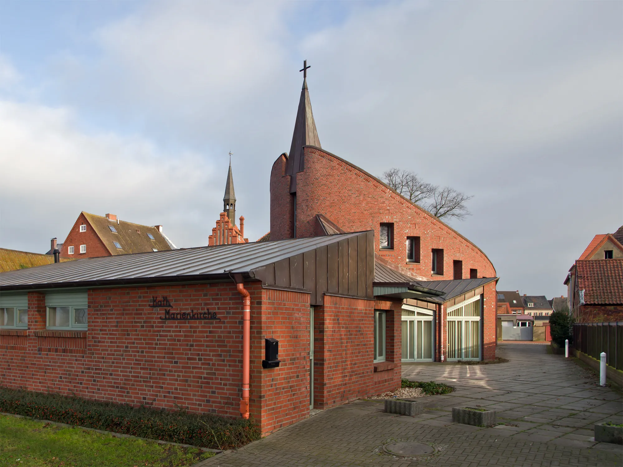 Photo showing: Catholic church of the small town Dömitz (district Ludwigslust-Parchim, northern Germany), building from 2000.