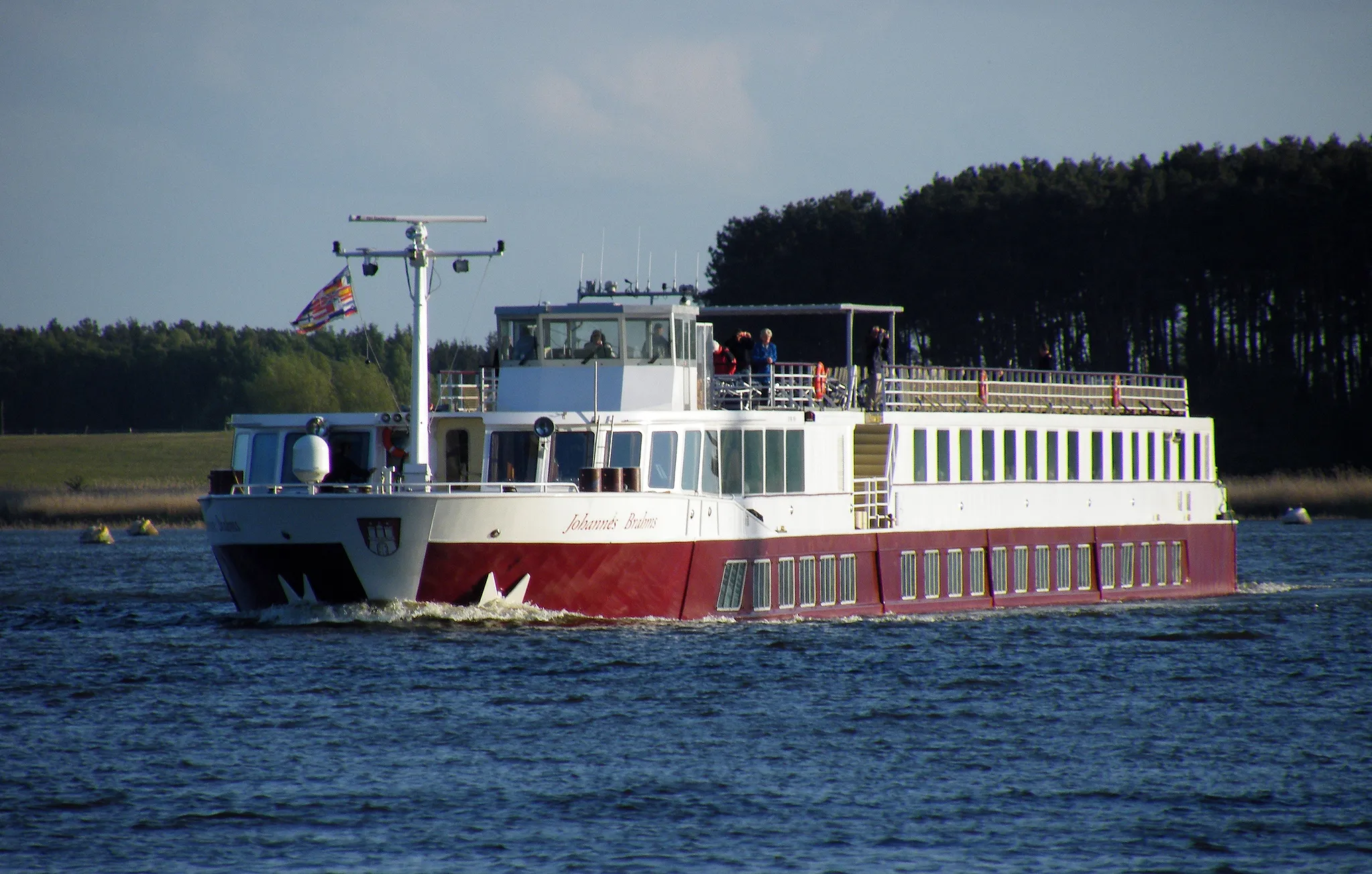 Photo showing: Kabinenschiff Johannes Brahms aus Hamburg in Wolgast