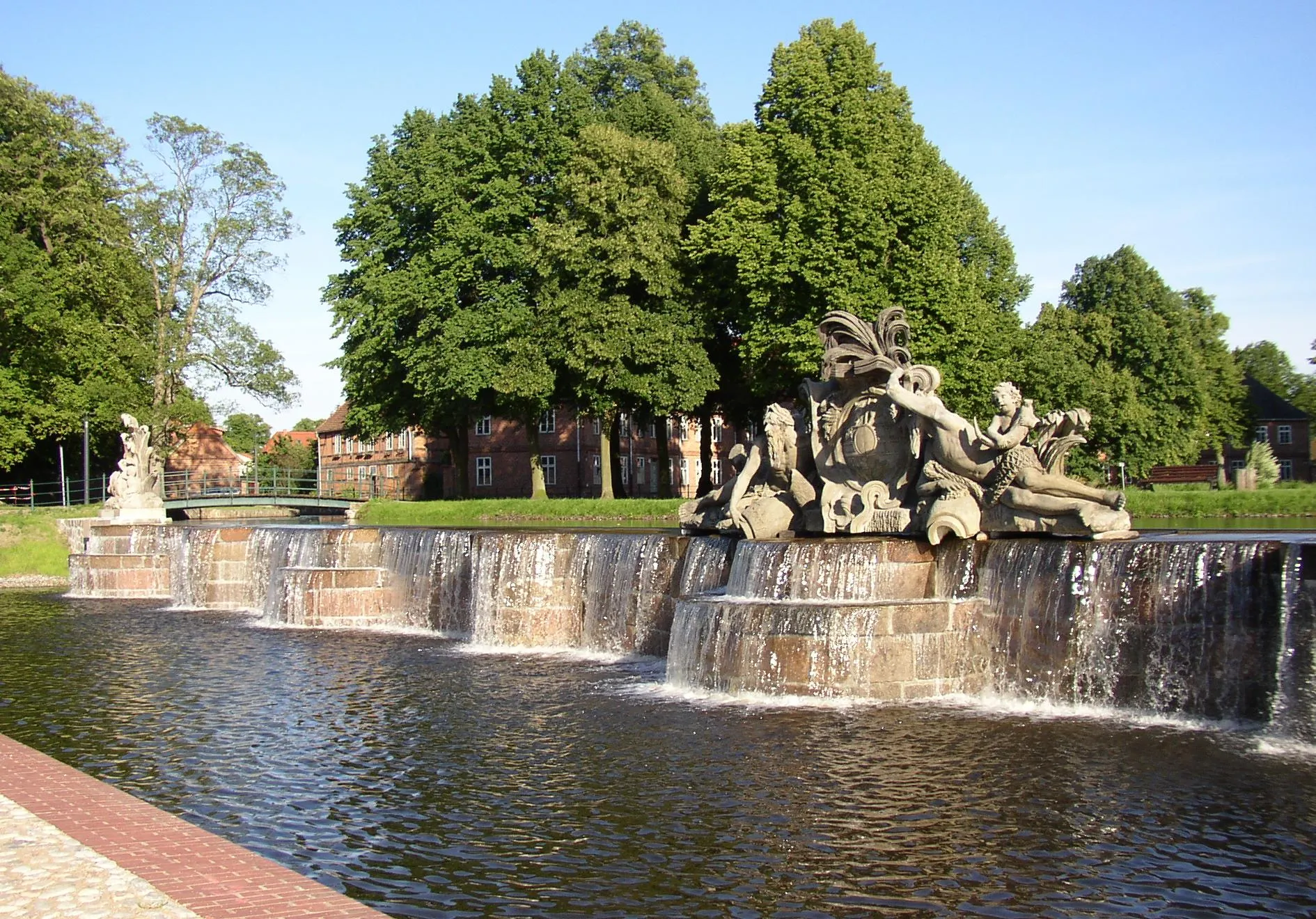 Photo showing: Cascade in Ludwigslust in Mecklenburg-Western Pomerania, Germany