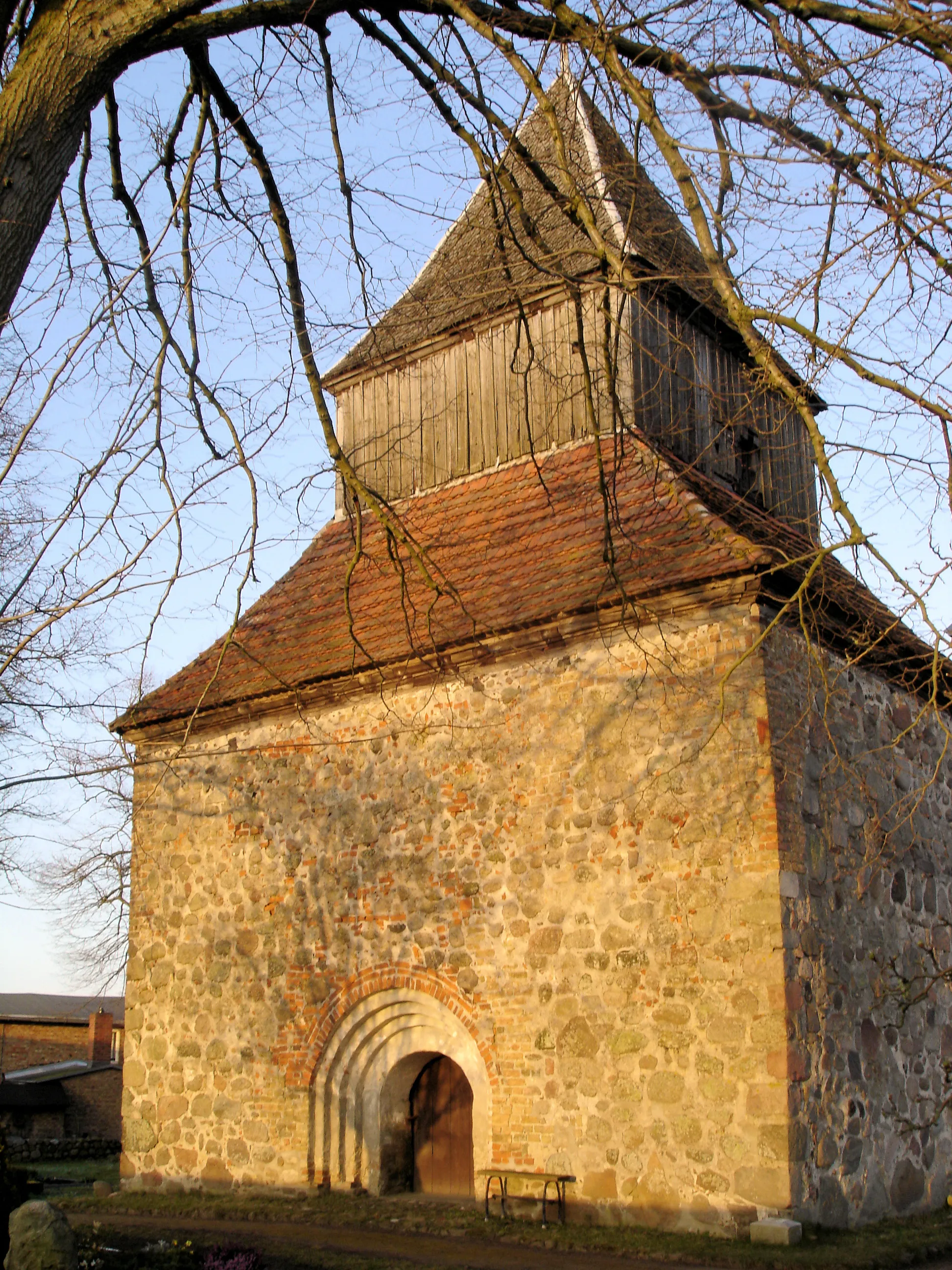 Photo showing: Kirche Dänschenburg, Westportal / Church in Dänschenburg