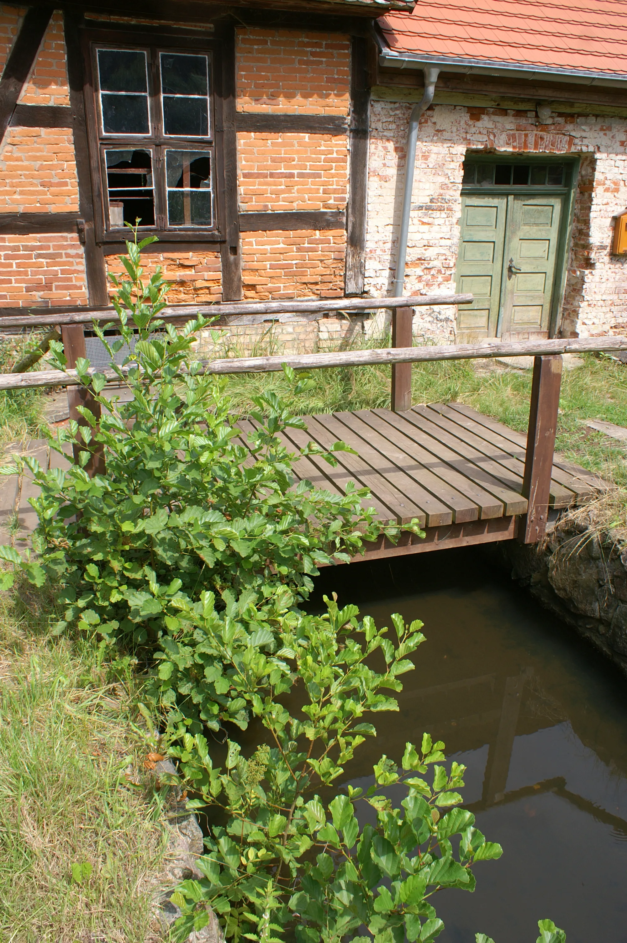 Photo showing: Wassermühle in Hanshagen bei Greifswald, Zufluss vom Mühlenstau des Hanshäger Baches