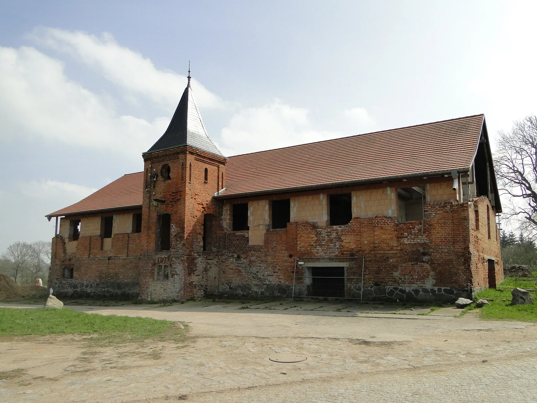 Photo showing: Turmspeicher (warehouse with tower) in Müsselmow, district Ludwigslust-Parchim, Mecklenburg-Vorpommern, Germany