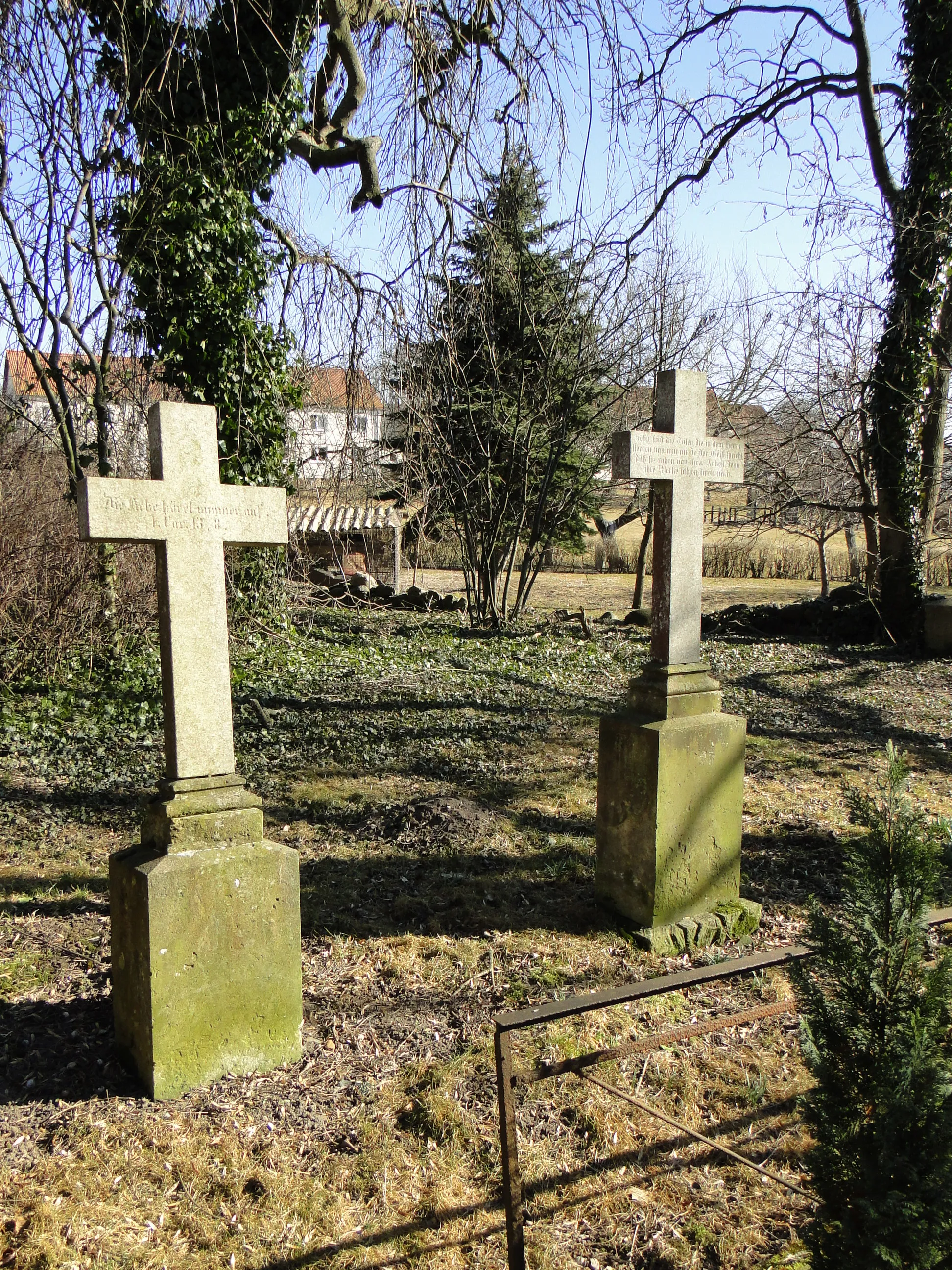 Photo showing: Gravecrosses at church in Ballin, district Mecklenburg-Strelitz, Mecklenburg-Vorpommern, Germany