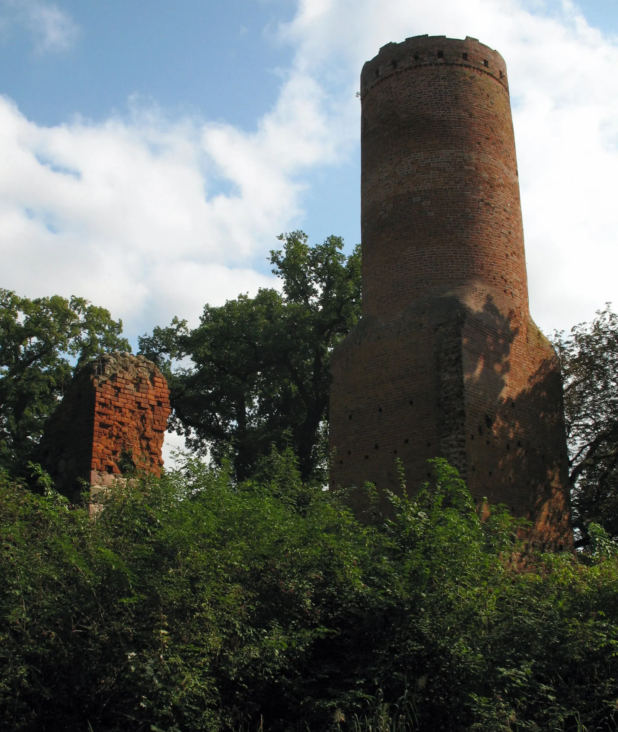 Photo showing: Castle ruin in Uckerland-Wolfshagen in Brandenburg, Germany