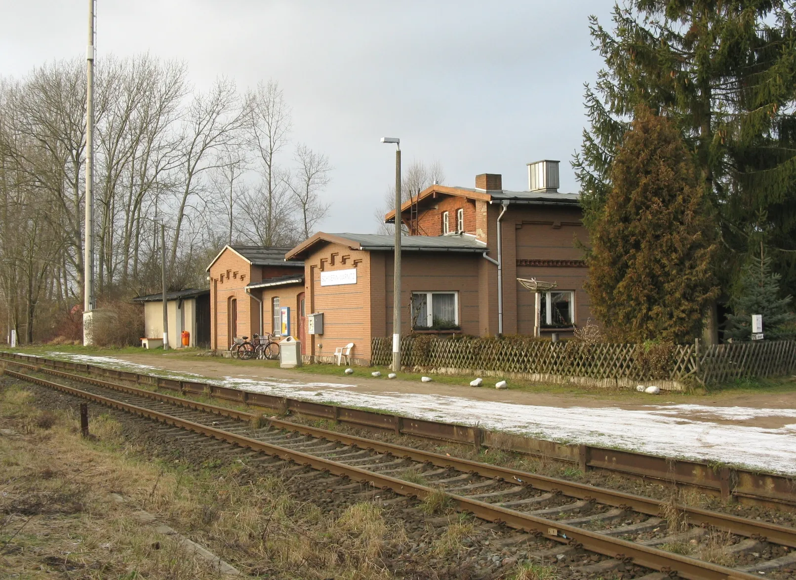 Photo showing: Schwerin-Warnitz train station, Mecklenburg-Vorpommern, Germany
