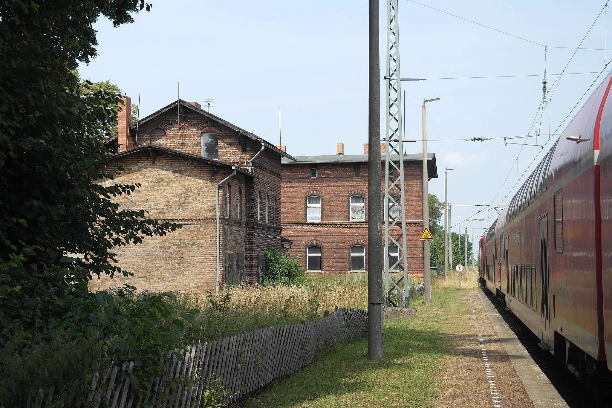 Photo showing: Bahnhof Sternfeld, Bahnsteigseite
