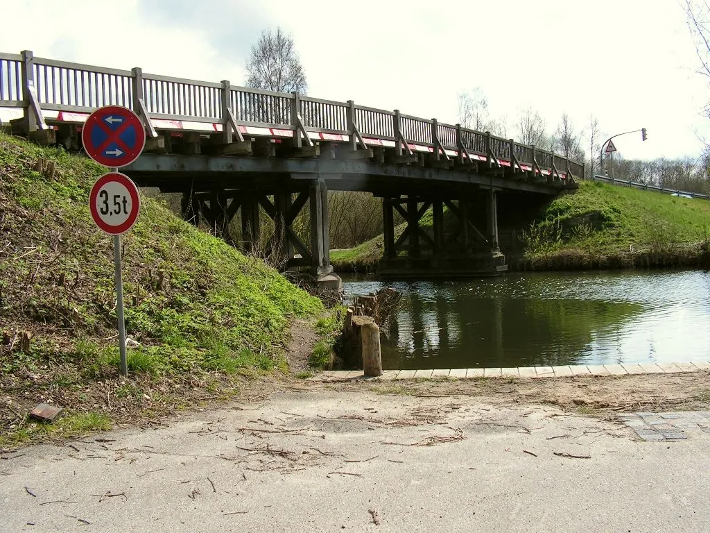 Photo showing: Wakenitz/Holzbrücke bei Rothenhusen