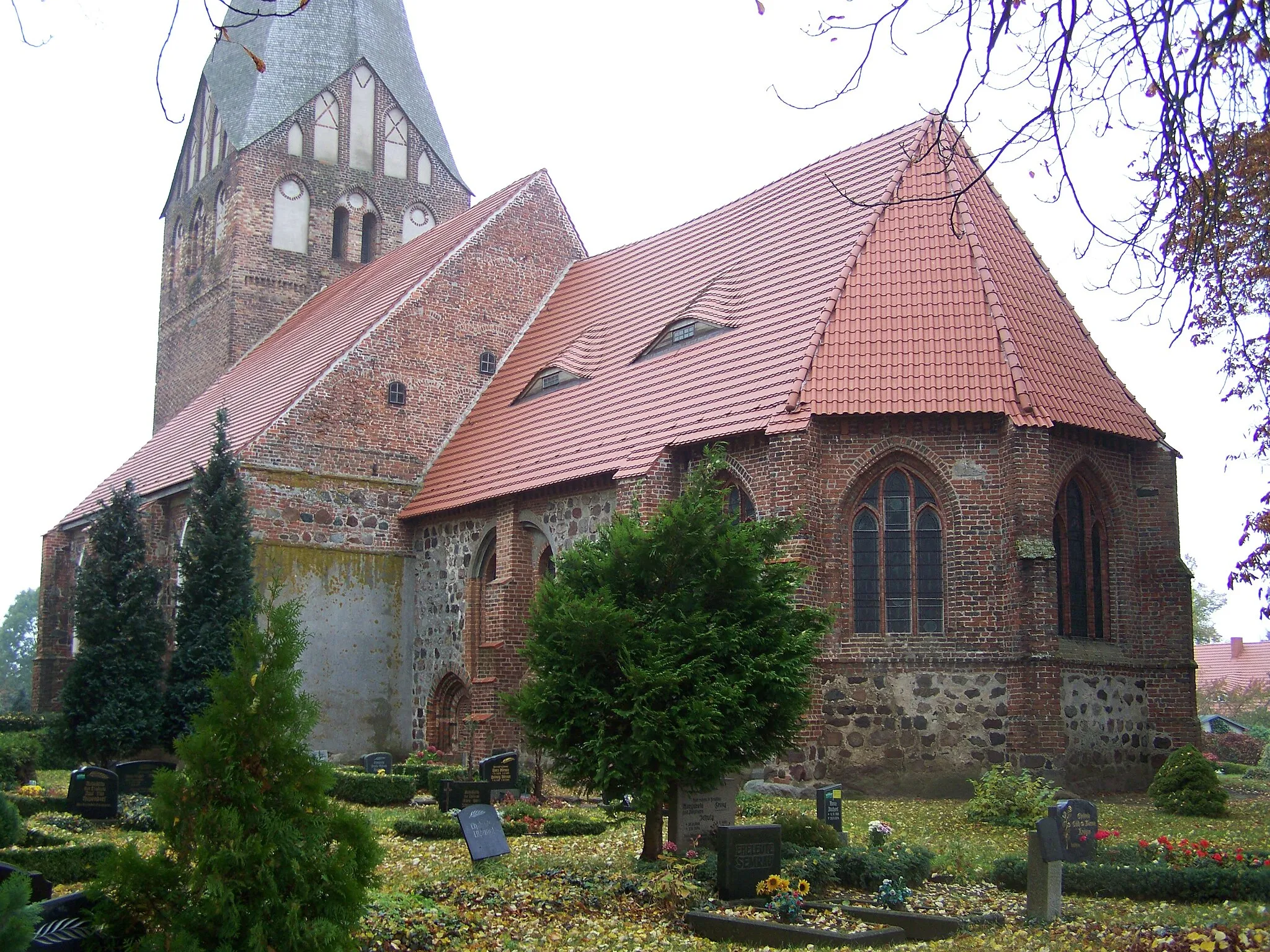 Photo showing: Kirche in Wusterhusen, Chor und Schiff