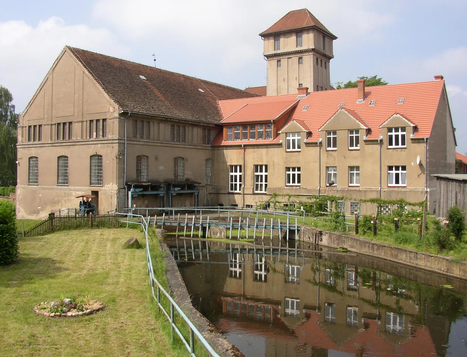 Photo showing: Power station in Neustadt-Glewe in Mecklenburg-Western Pomerania, Germany