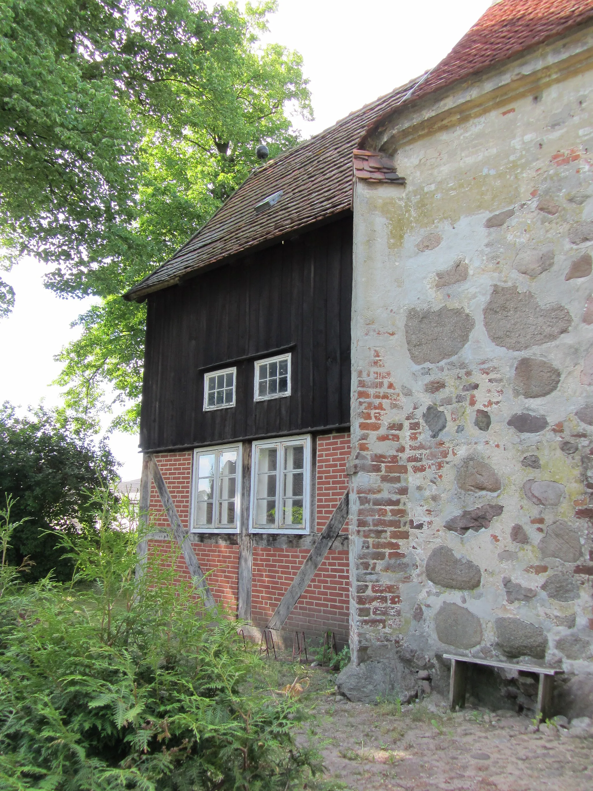 Photo showing: Church in Dütschow, district Ludwigslust-Parchim, Mecklenburg-Vorpommern, Germany