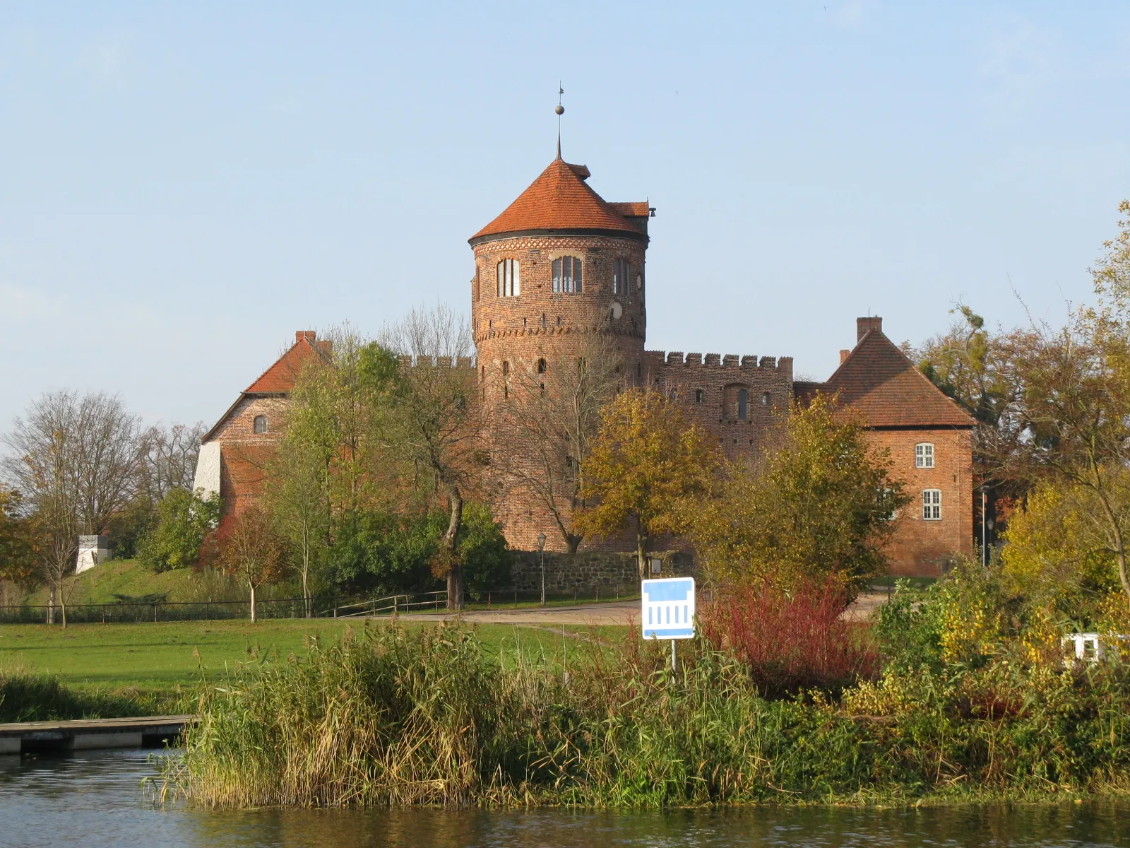 Photo showing: Alte Burg (Old castle) of Neustadt-Glewe, Germany