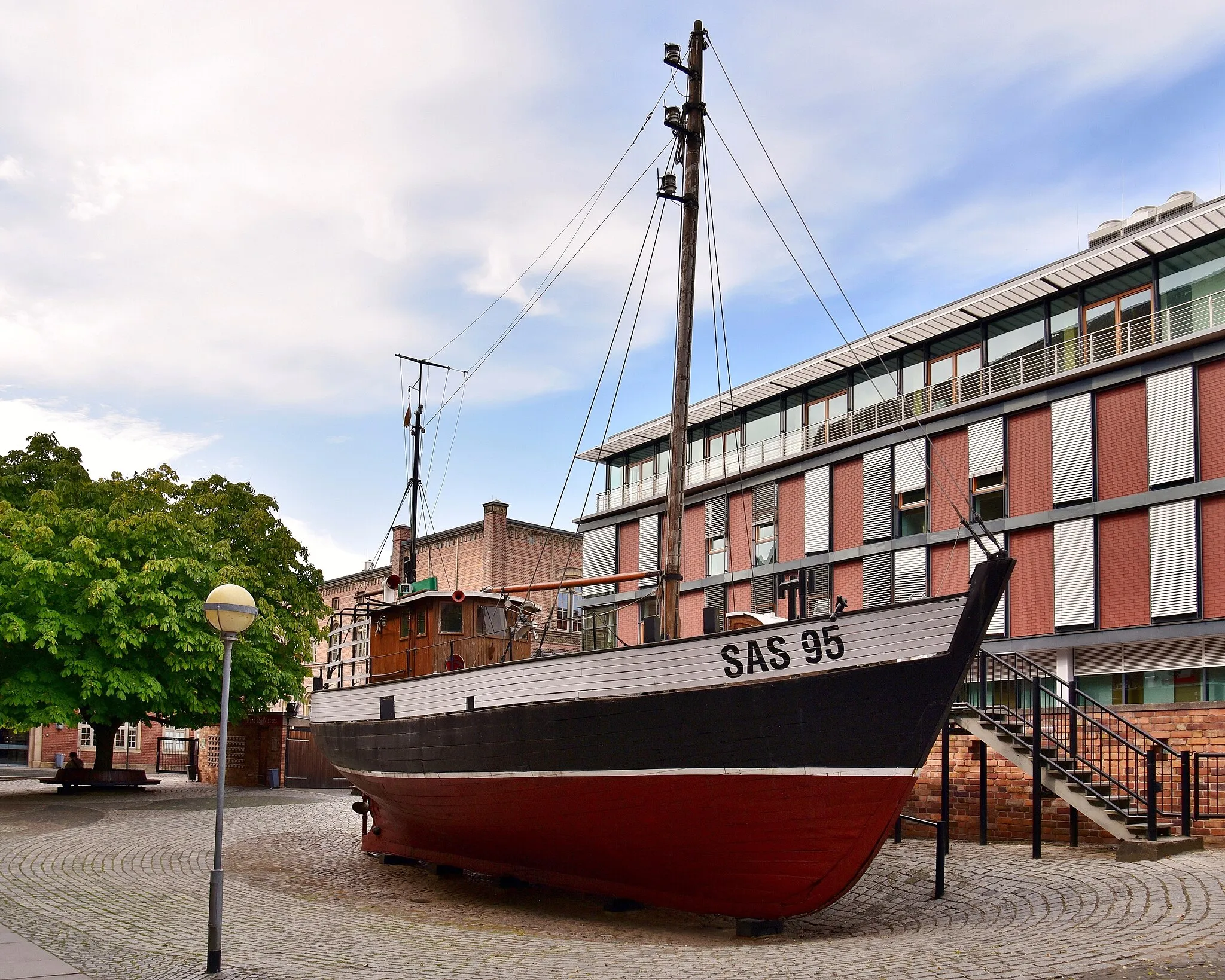 Photo showing: The former fishing boat Adolf Reichwein, on display at the German Oceanographic Museum, Stralsund, Germany