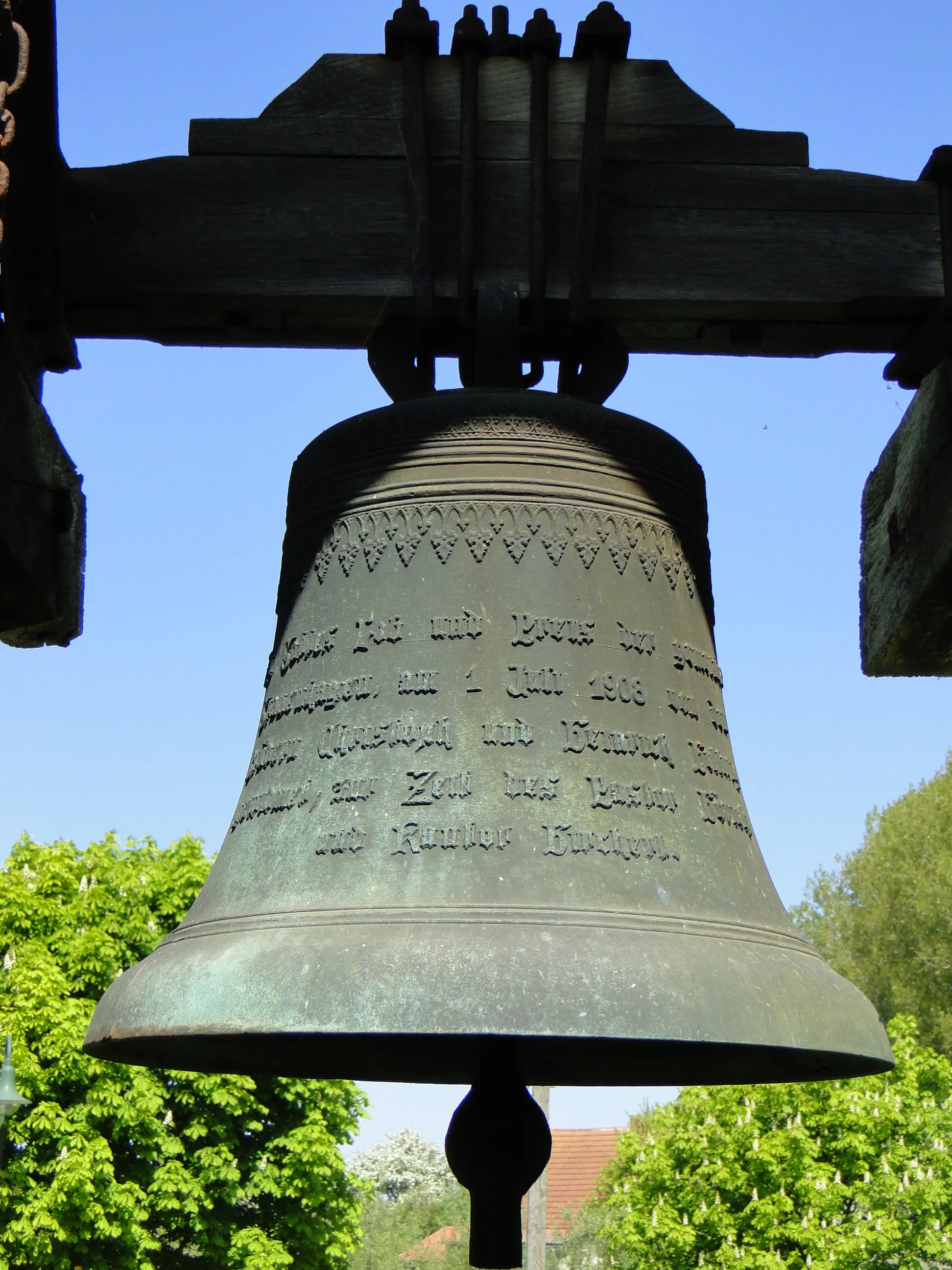 Photo showing: Church bell in Grauenhagen, district Mecklenburg-Strelitz, Mecklenburg-Vorpommern, Germany
