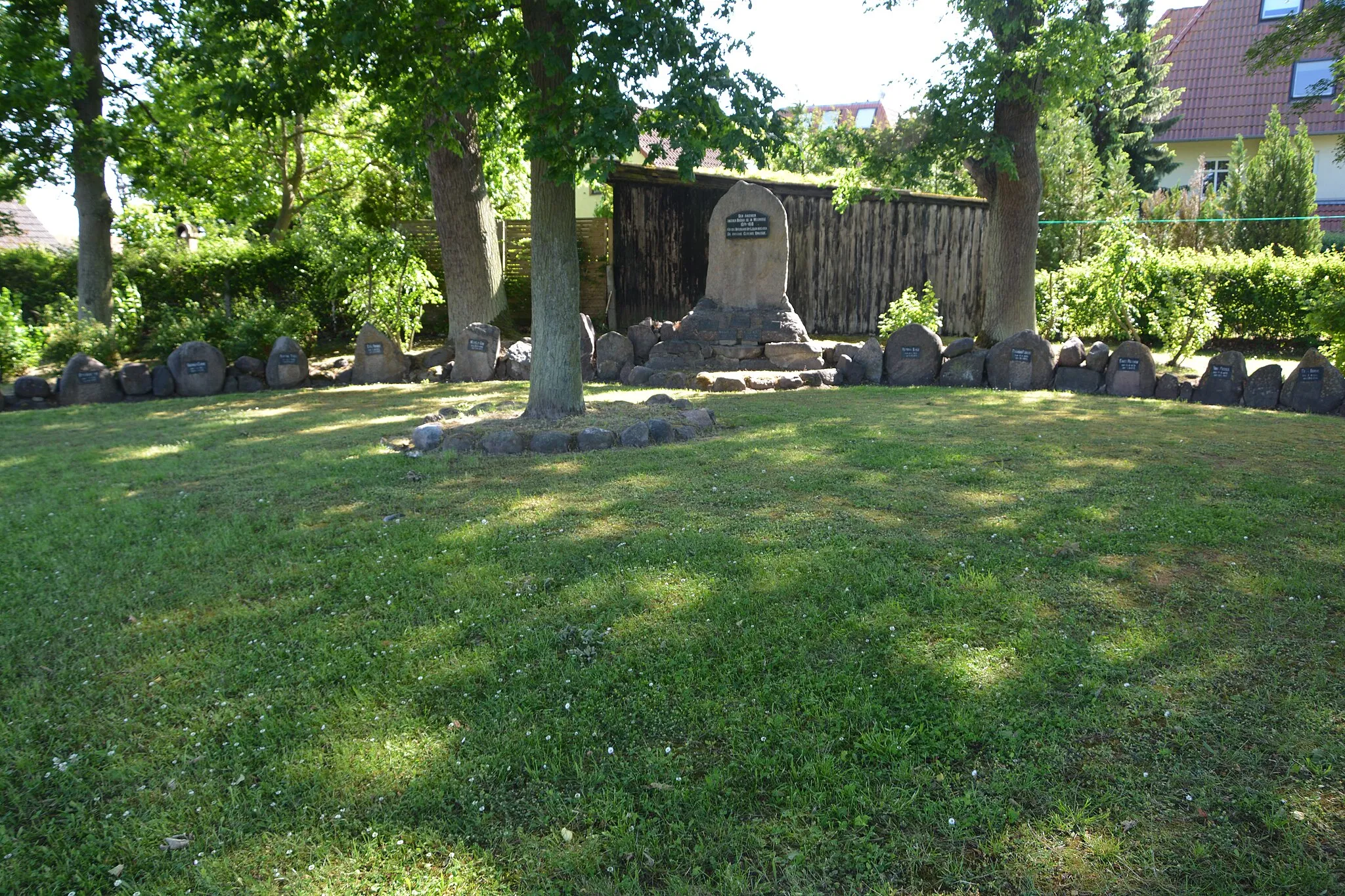 Photo showing: Breege, Ehrenmal, Kriegerdenkmal