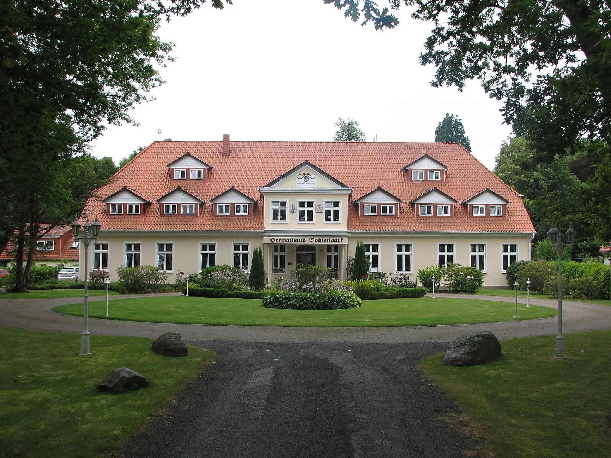 Photo showing: denkmalgeschütztes Gutshaus