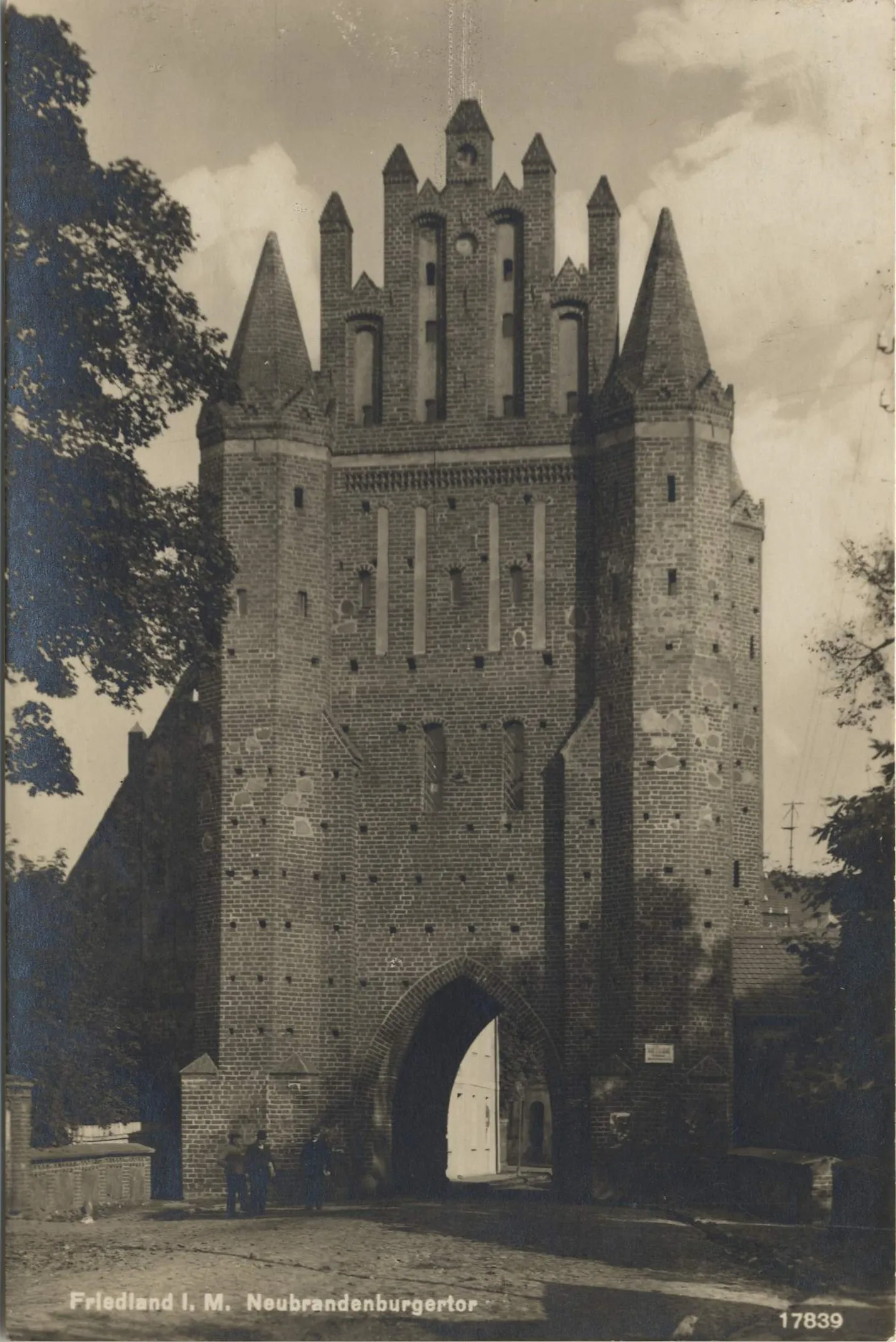 Photo showing: Neubrandenburger Tor