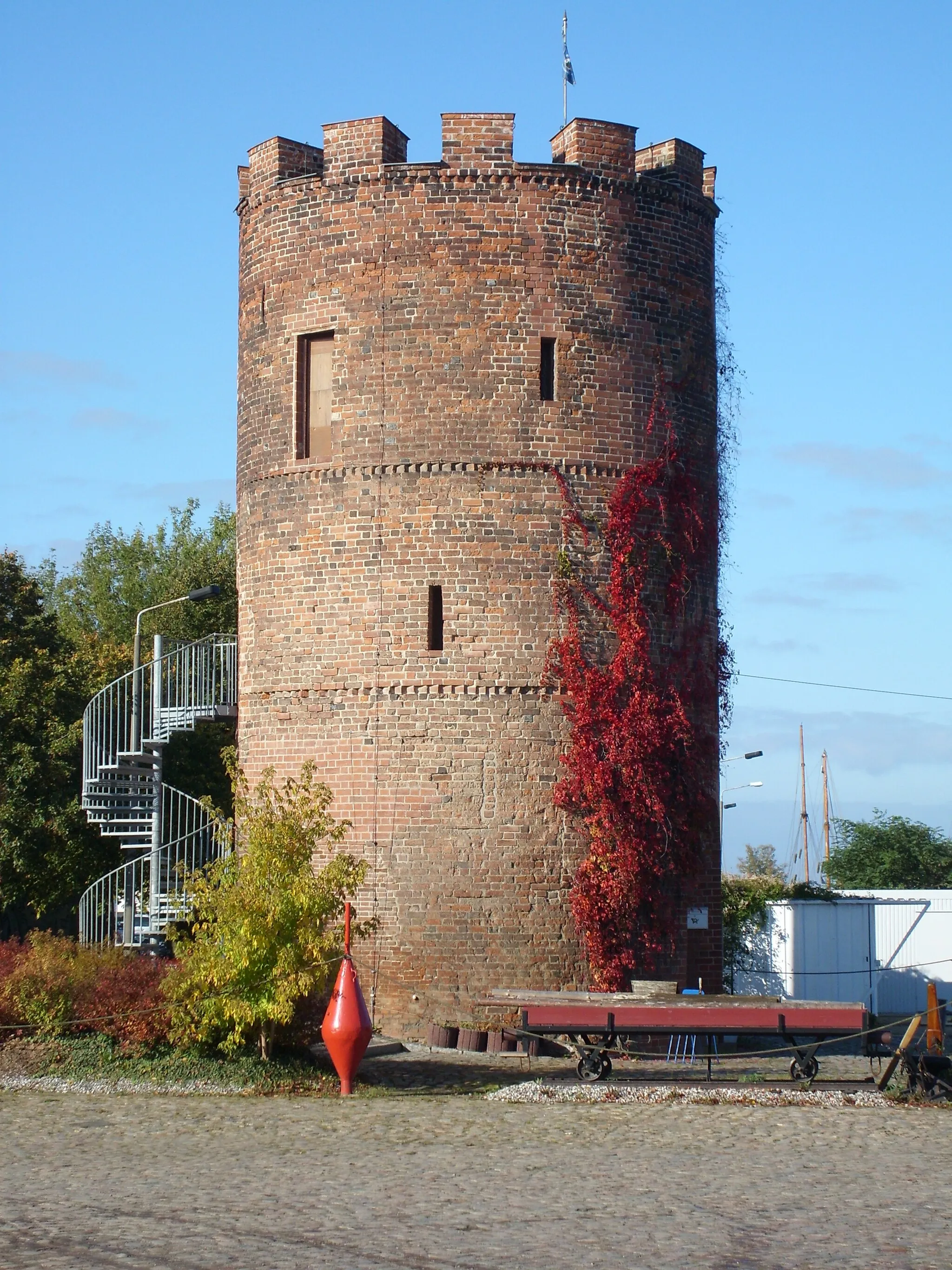 Photo showing: Der Greifswalder Fangenturm von 1270/1280 (restauriert) - Überrest der historischen Stadtmauer