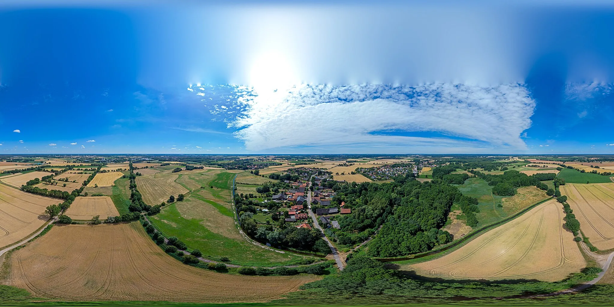 Photo showing: 360°-Kugelpanorama der Gemarkung Müggenburg (Bildmitte/Start = Südwesten). Müggenburg ist ein Ortsteil der Stadt Lüchow (Wendland) im Landkreis Lüchow-Dannenberg.