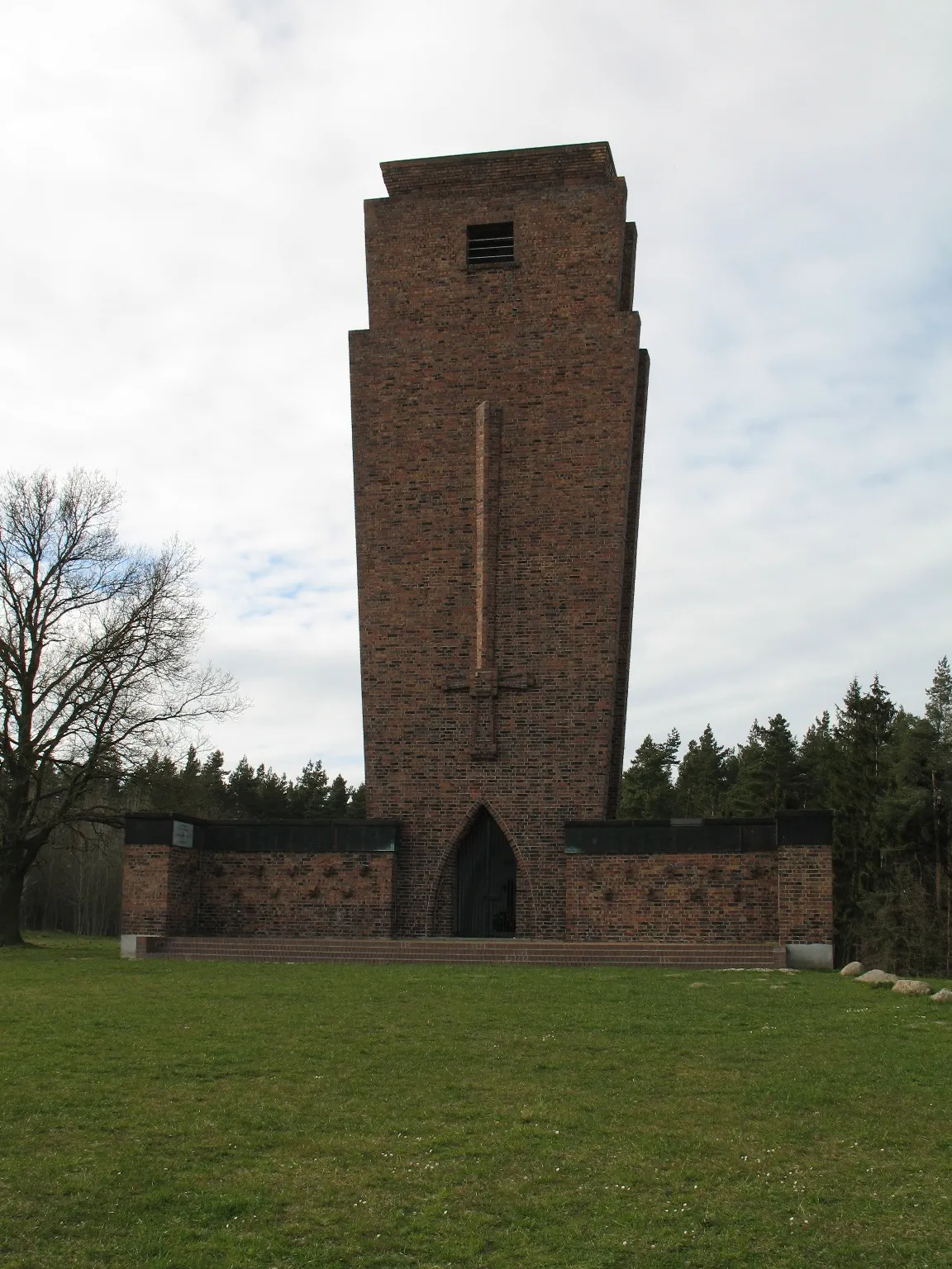 Photo showing: Teterower Ehrenmal in den Heidbergen