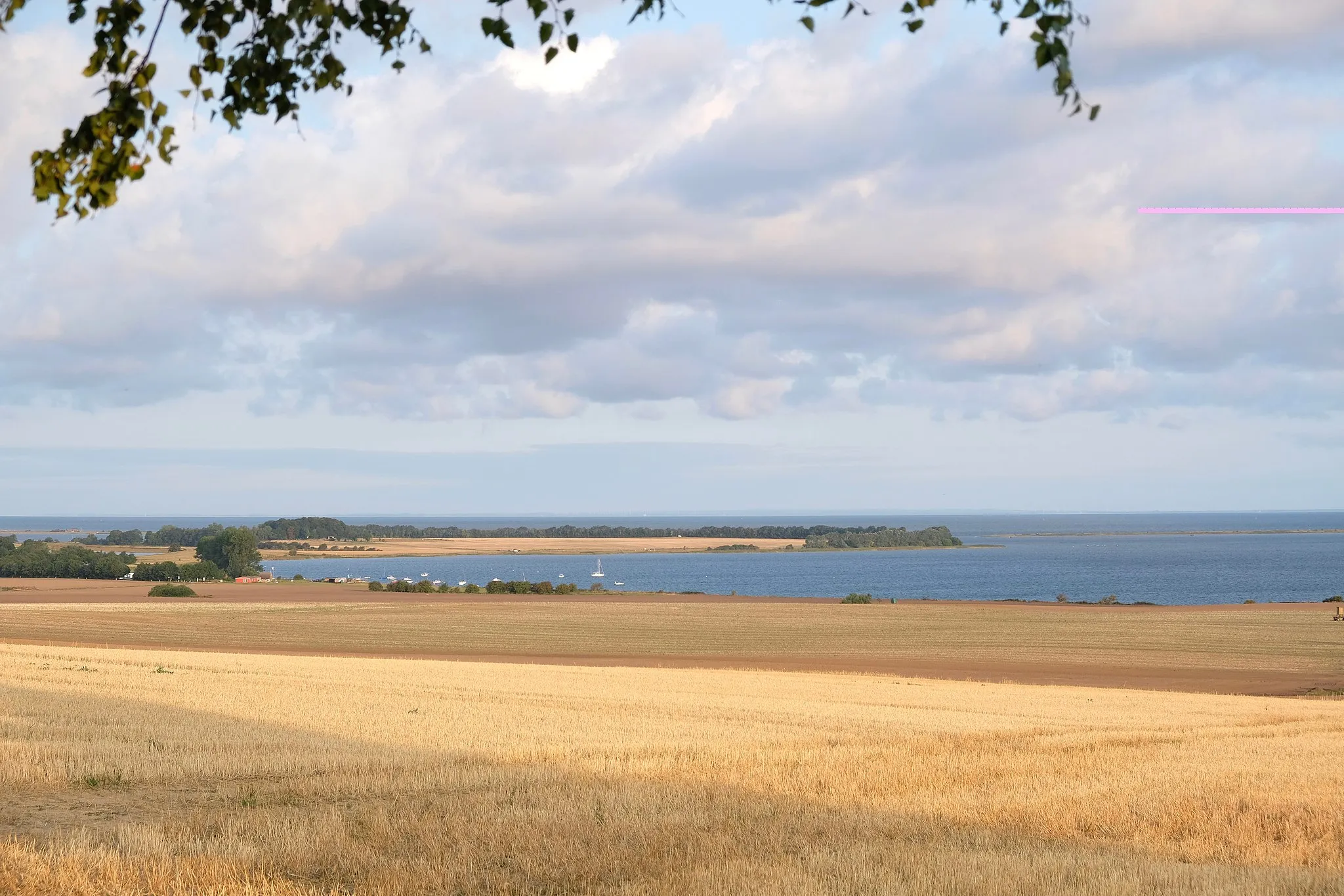 Photo showing: Blick vom Ostseeradweg aus auf das Salzhaff bei Boiensdorf