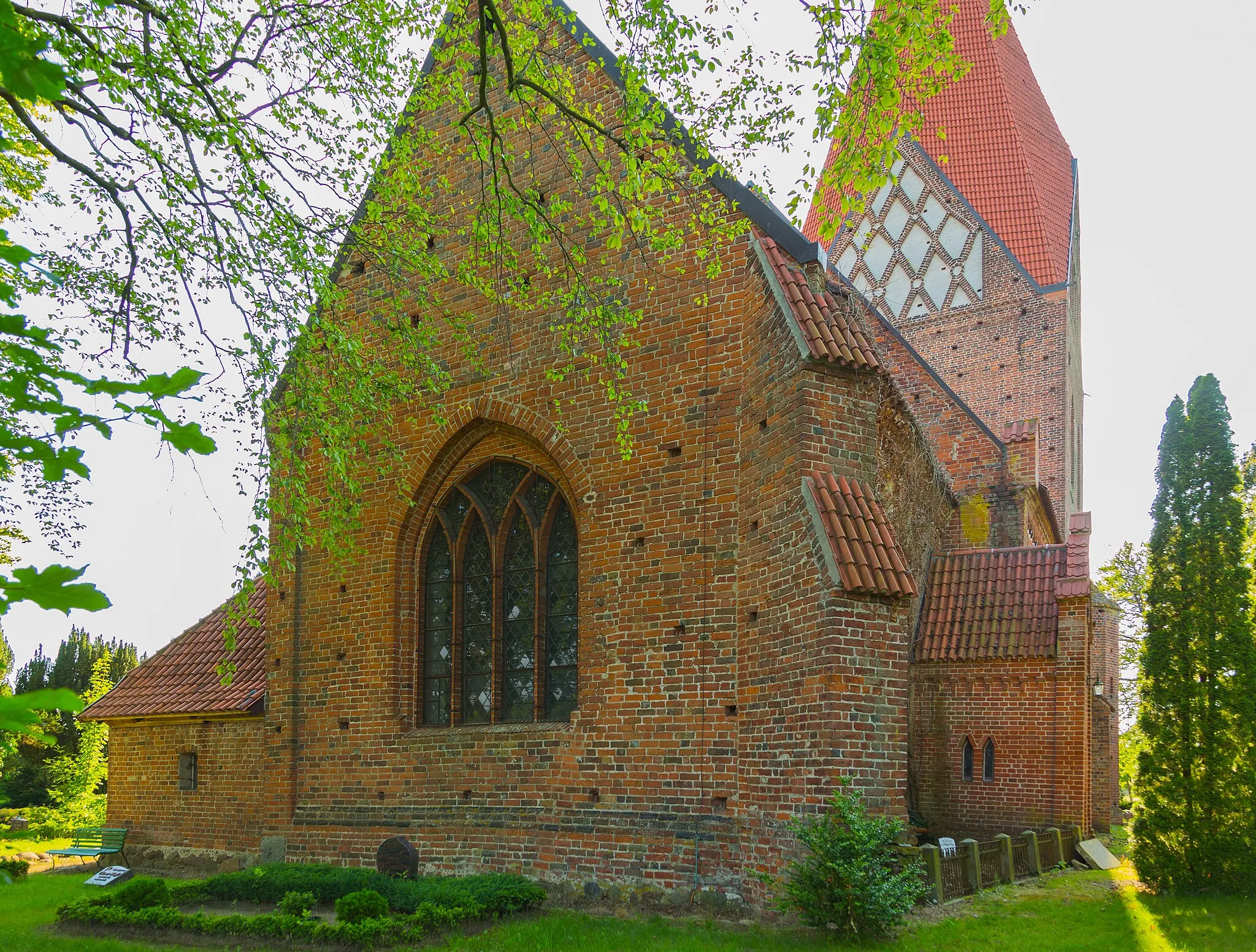 Photo showing: The Lutheran Village Church of Proseken, district of Gägelow, Landkreis Nordwestmecklenburg, Mecklenburg-Vorpommern, Germany. The church is a listed cultural heritage monument.