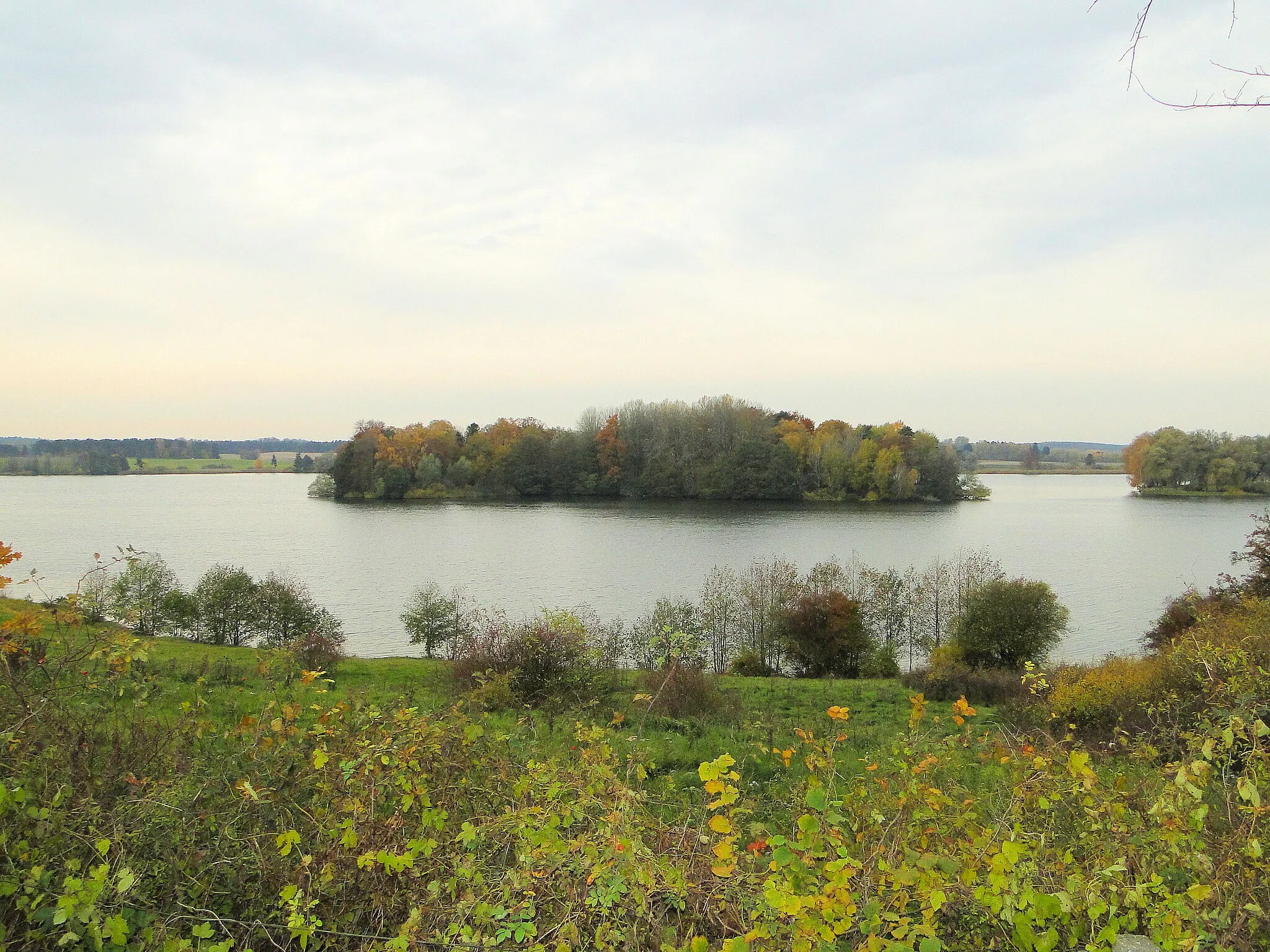 Photo showing: Lake Rödliner See in Groß Schönfeld, district Mecklenburg-Strelitz, Mecklenburg-Vorpommern, Germany