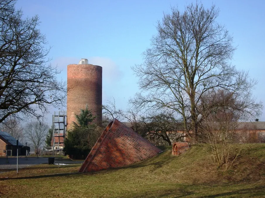 Photo showing: Rothenklempenow - wieża i piwnica "lodowa"